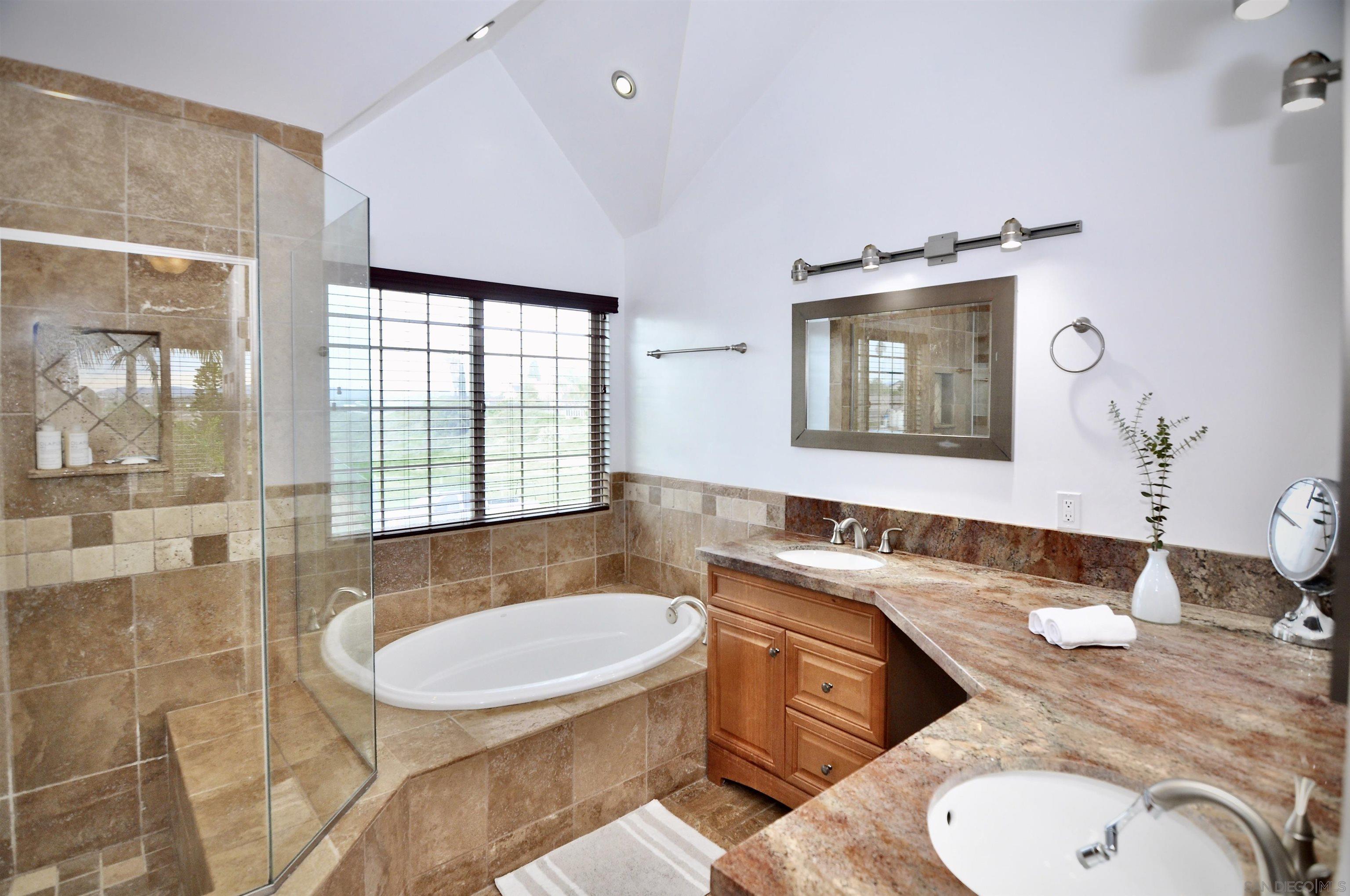 Detail Gallery Image 28 of 43 For 1400  Darwin Dr, Oceanside,  CA 92056 - 5 Beds | 4 Baths