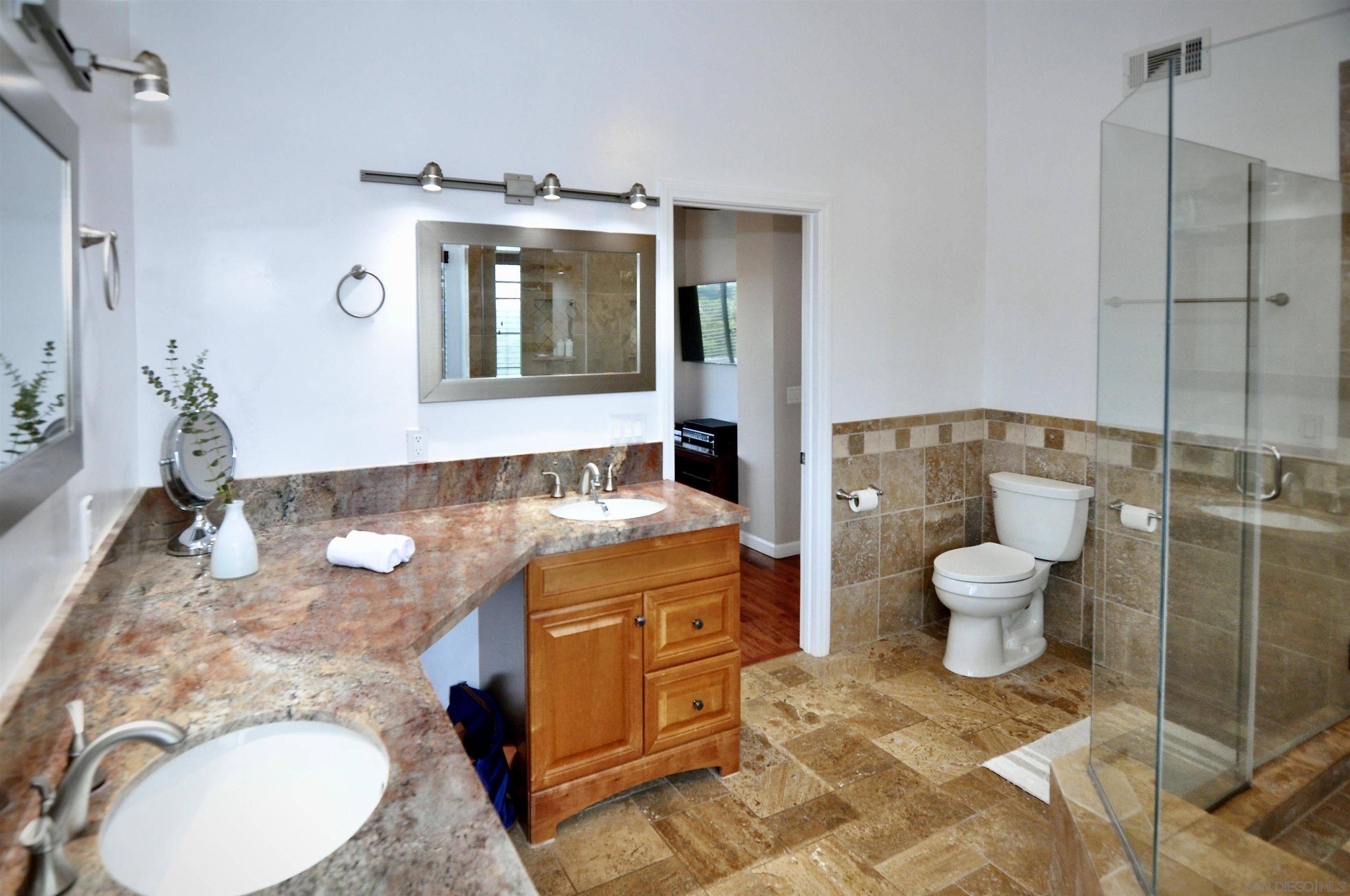 Detail Gallery Image 30 of 43 For 1400  Darwin Dr, Oceanside,  CA 92056 - 5 Beds | 4 Baths