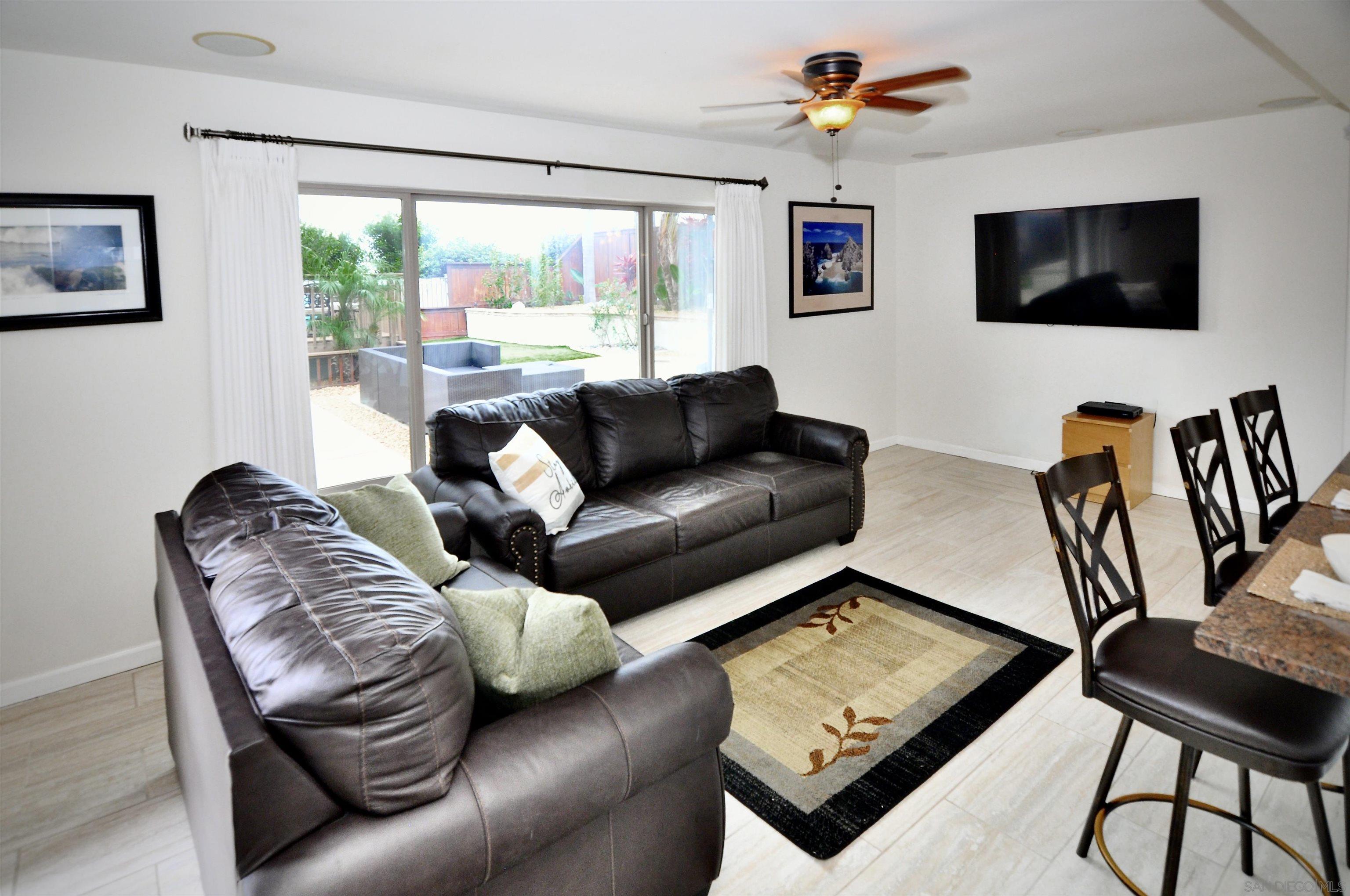 Detail Gallery Image 7 of 43 For 1400  Darwin Dr, Oceanside,  CA 92056 - 5 Beds | 4 Baths