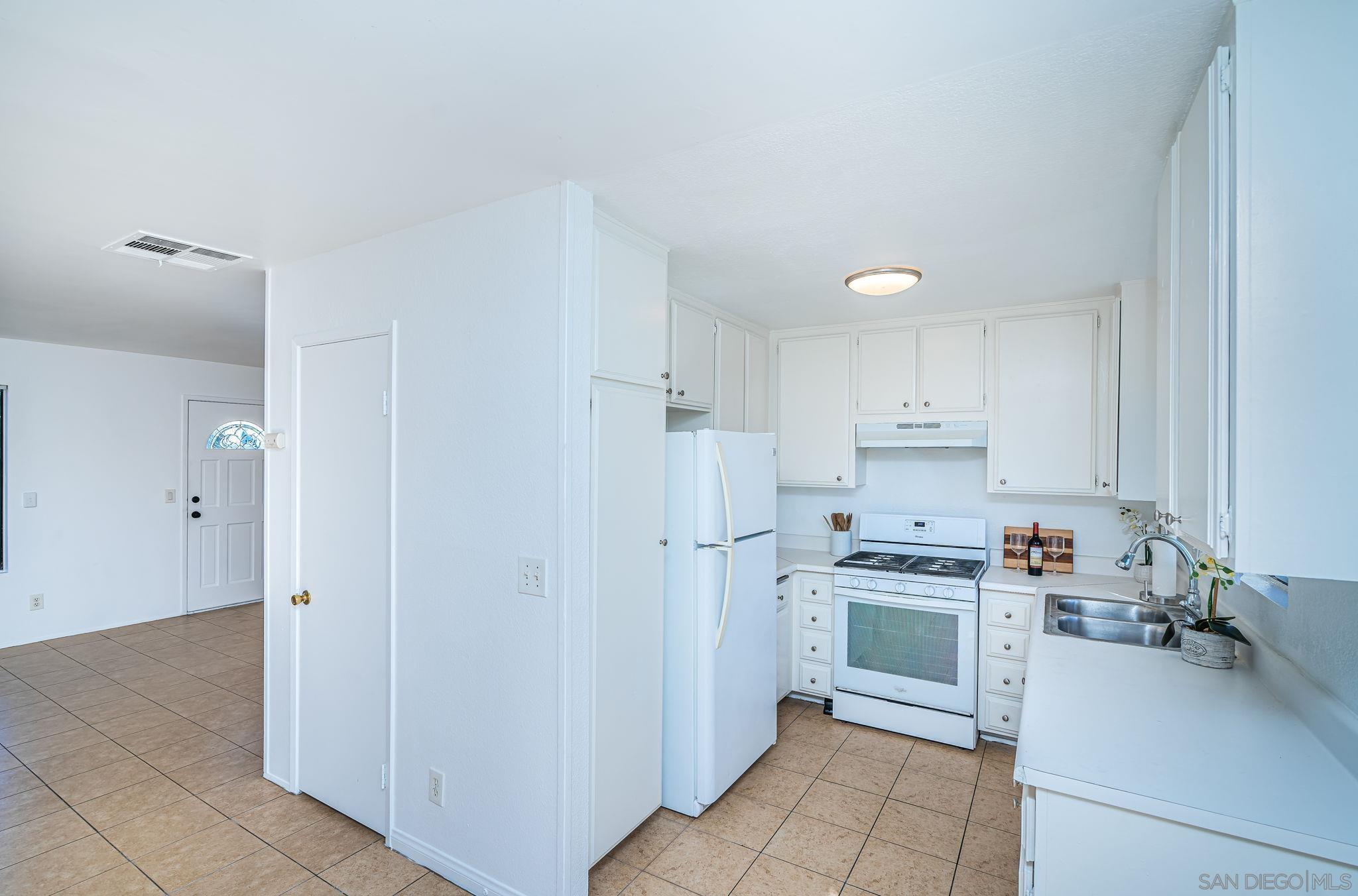 Detail Gallery Image 7 of 25 For 631  13th St  1, San Diego,  CA 92154 - 2 Beds | 2 Baths