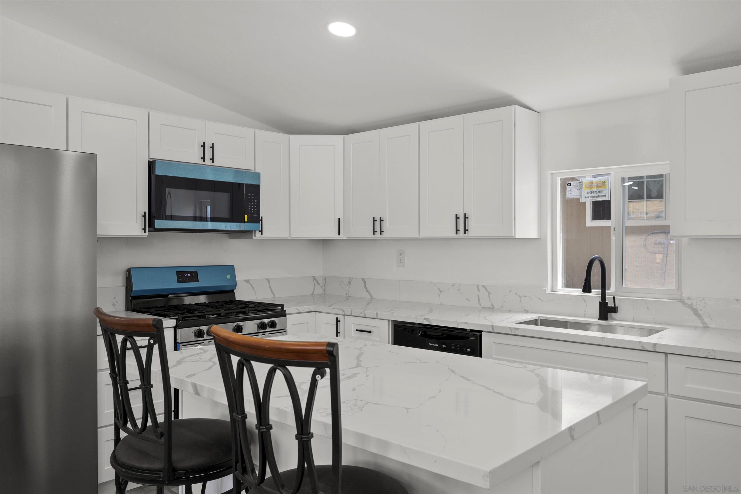 Detail Gallery Image 8 of 25 For 10767  Jamacha Blvd  Spc 62,  Spring Valley,  CA 91978 - 3 Beds | 2 Baths