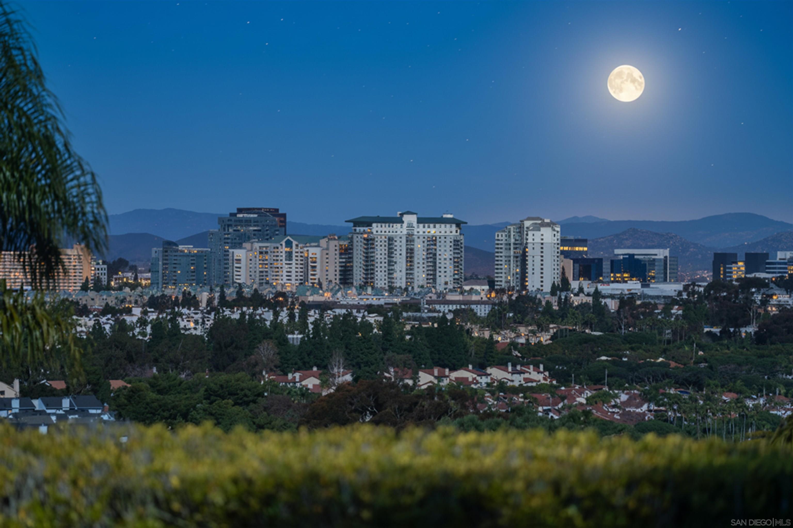 Detail Gallery Image 15 of 29 For 7835  La Jolla Vista Dr, La Jolla,  CA 92037 - 6 Beds | 8/1 Baths