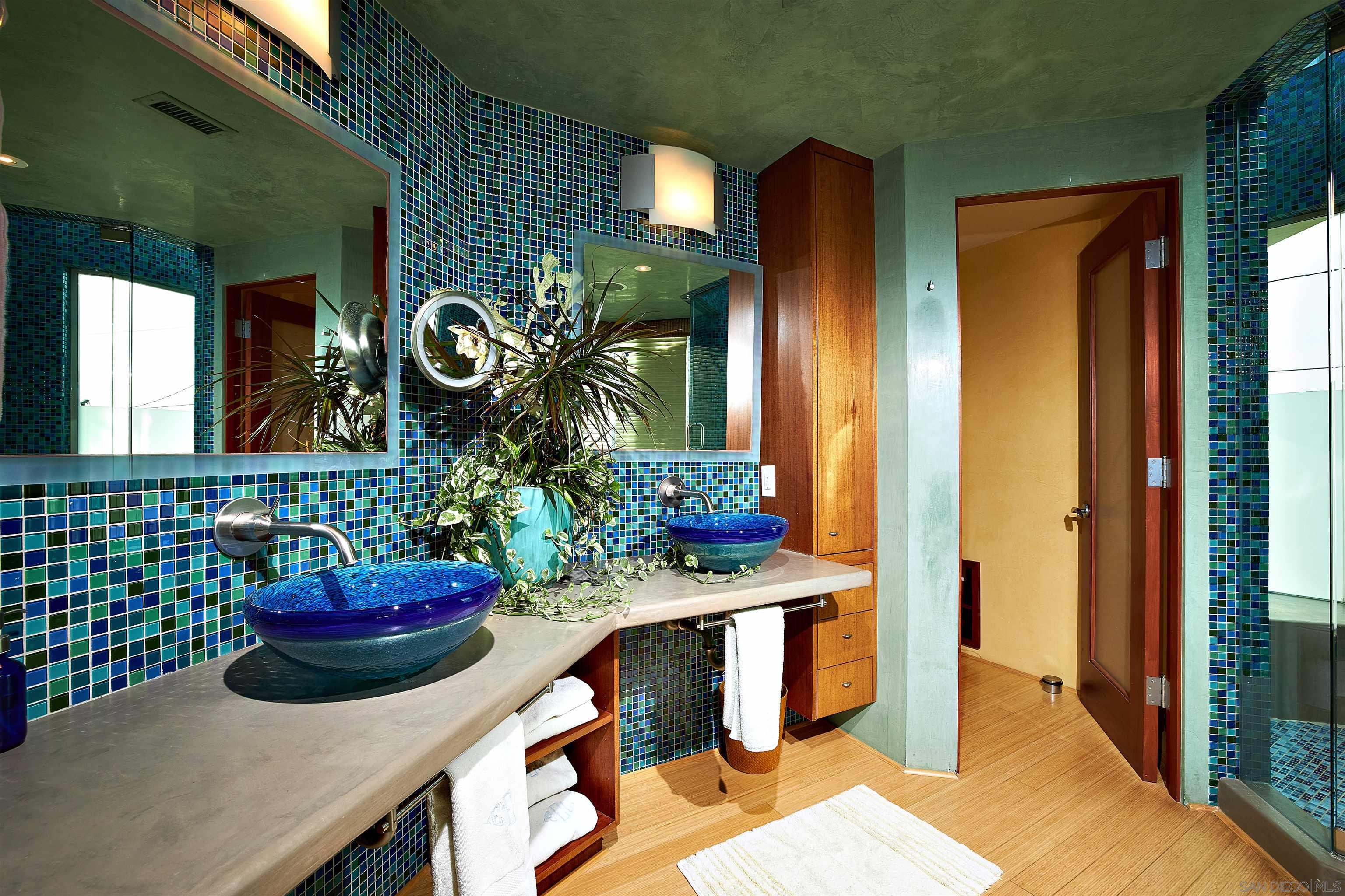 Detail Gallery Image 12 of 39 For 3377  Ocean Front Walk, San Diego,  CA 92109 - 3 Beds | 2/1 Baths