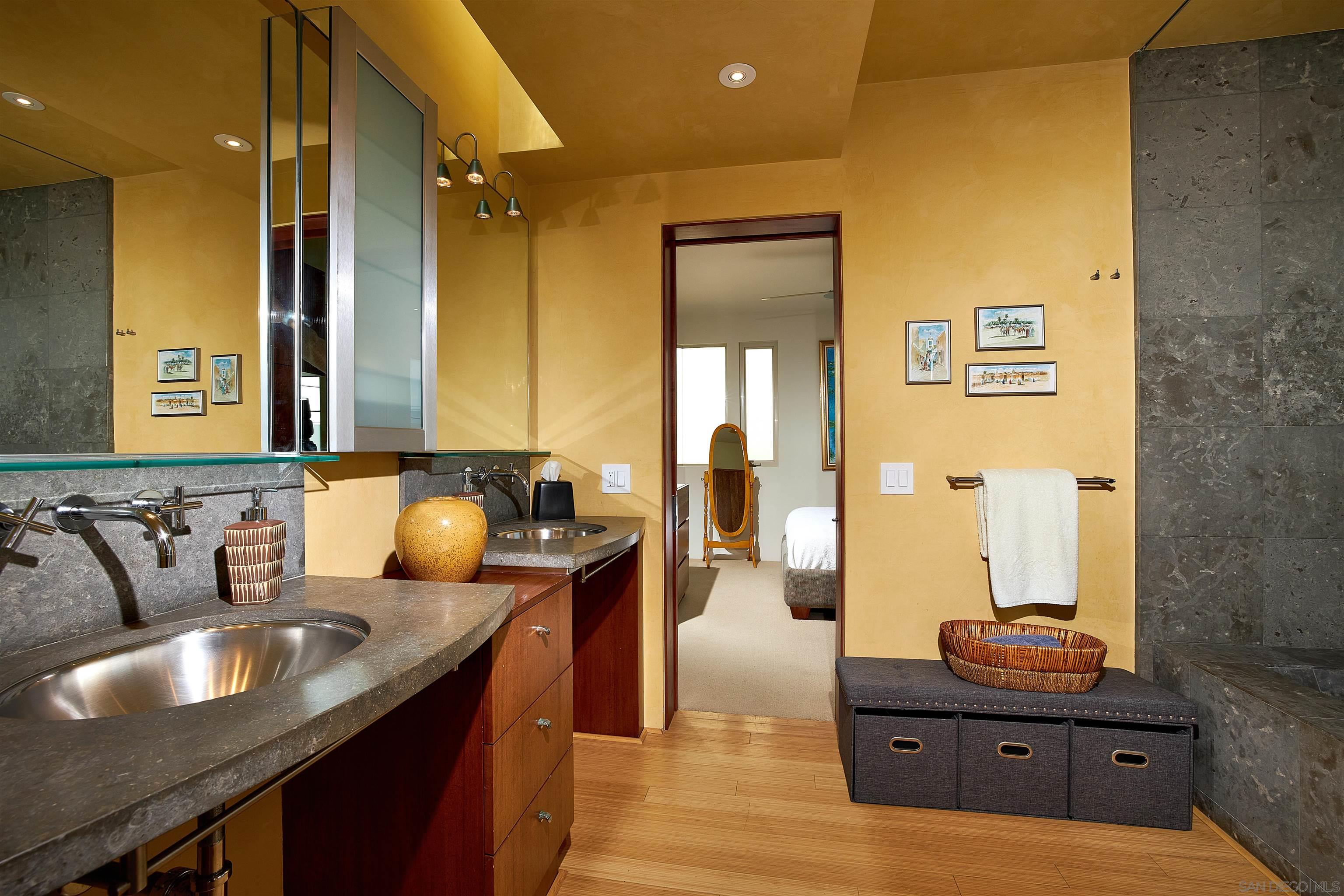 Detail Gallery Image 15 of 39 For 3377  Ocean Front Walk, San Diego,  CA 92109 - 3 Beds | 2/1 Baths