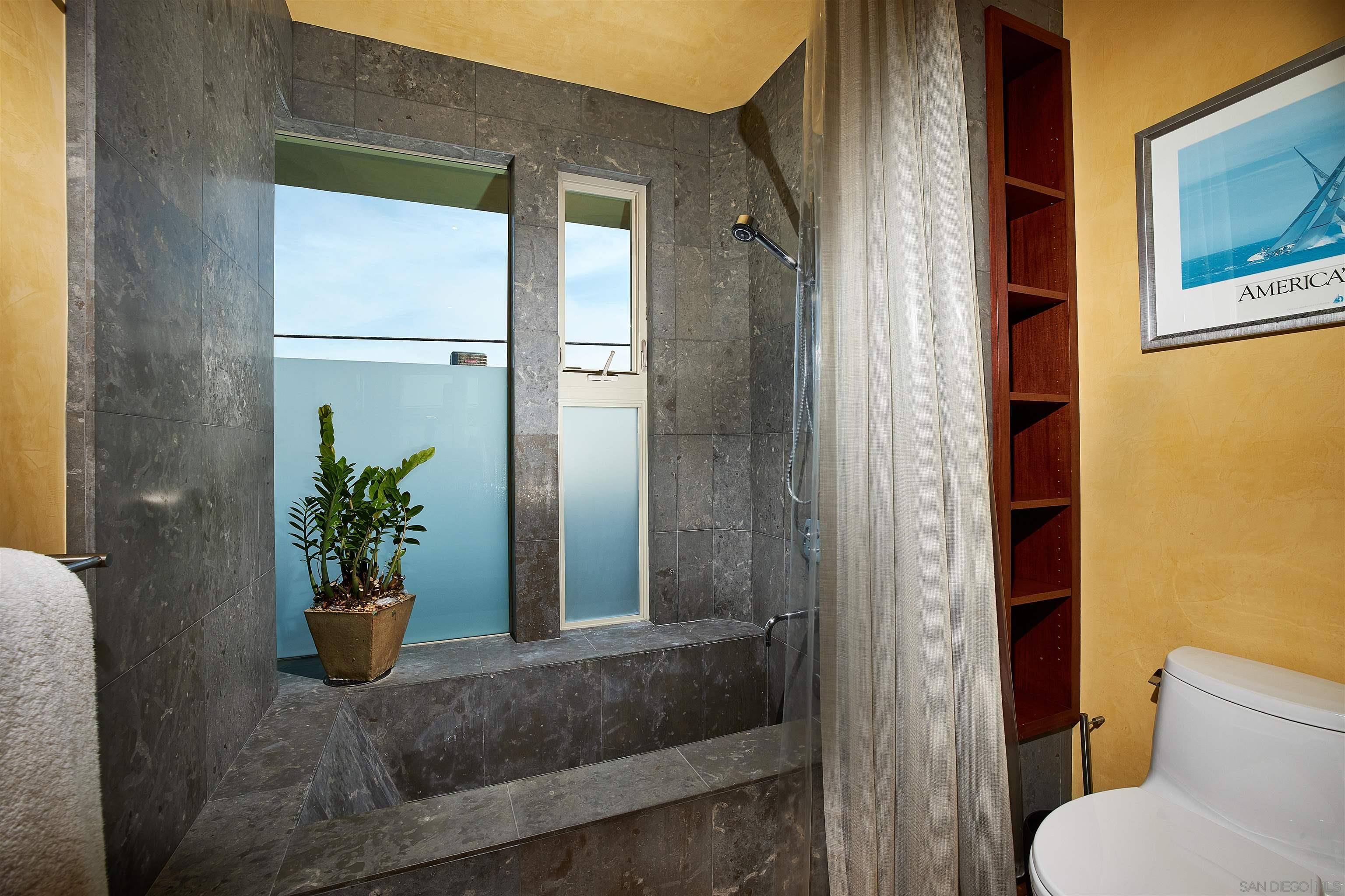 Detail Gallery Image 16 of 39 For 3377  Ocean Front Walk, San Diego,  CA 92109 - 3 Beds | 2/1 Baths