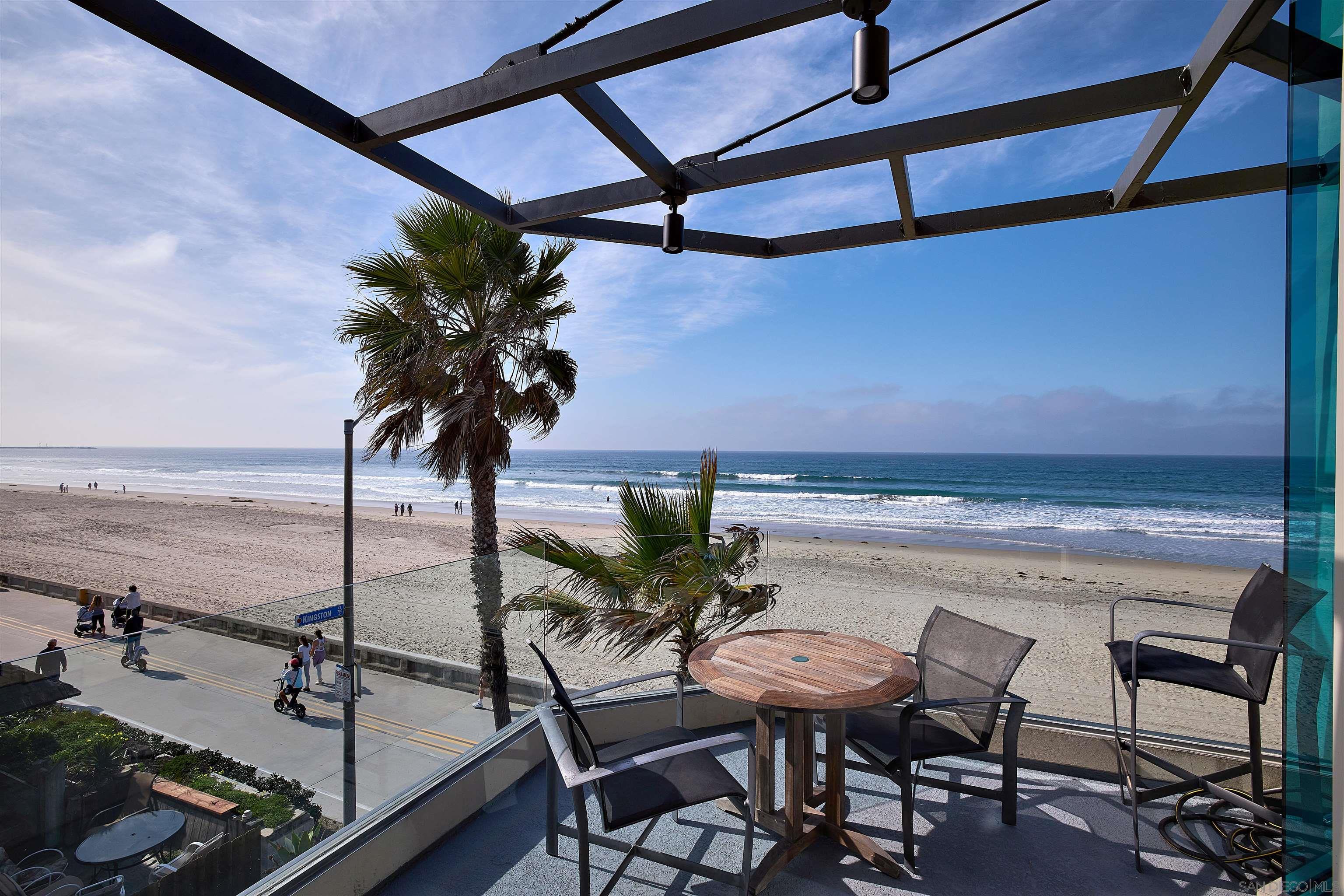 Detail Gallery Image 19 of 39 For 3377  Ocean Front Walk, San Diego,  CA 92109 - 3 Beds | 2/1 Baths