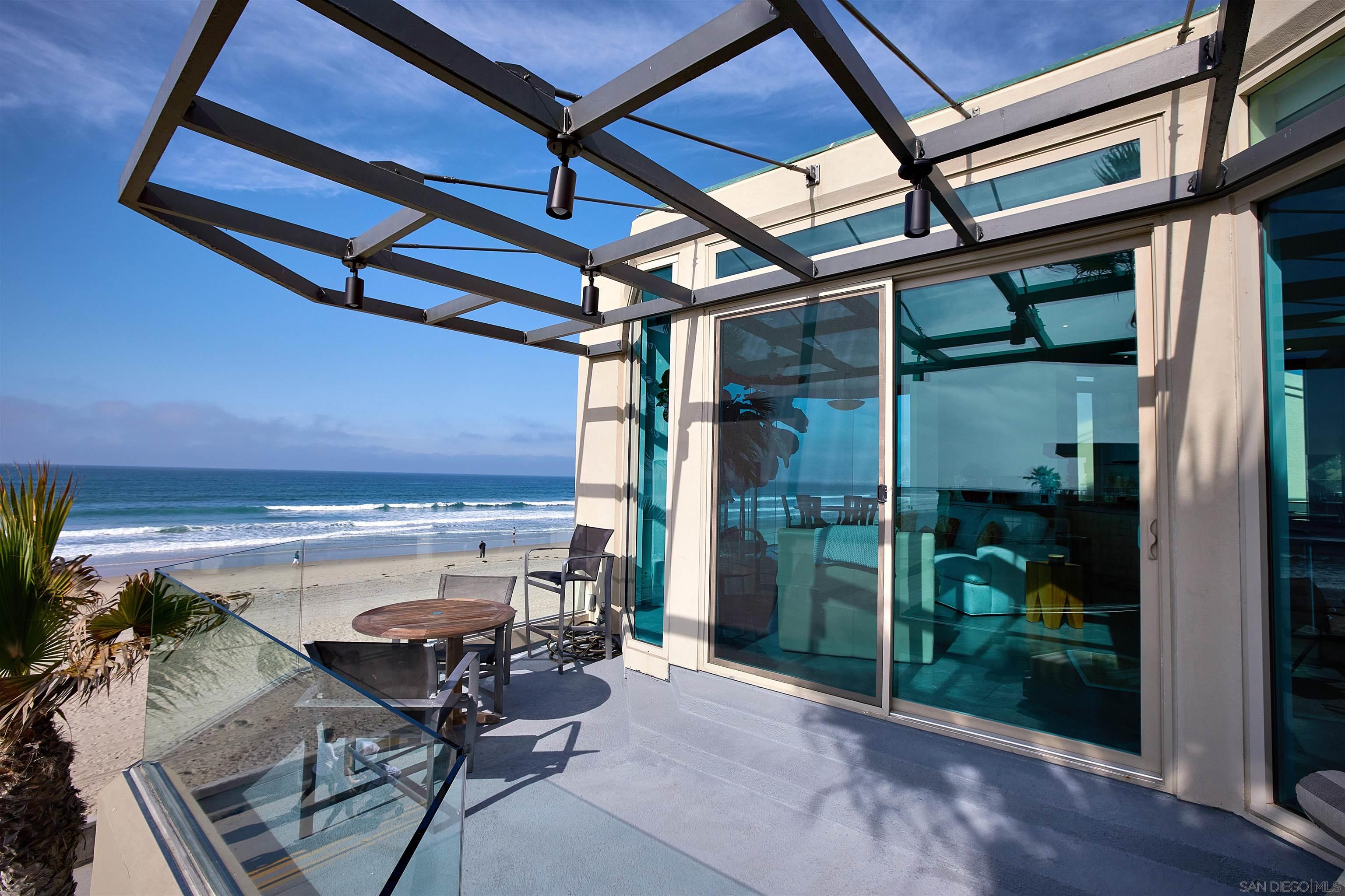 Detail Gallery Image 20 of 39 For 3377  Ocean Front Walk, San Diego,  CA 92109 - 3 Beds | 2/1 Baths