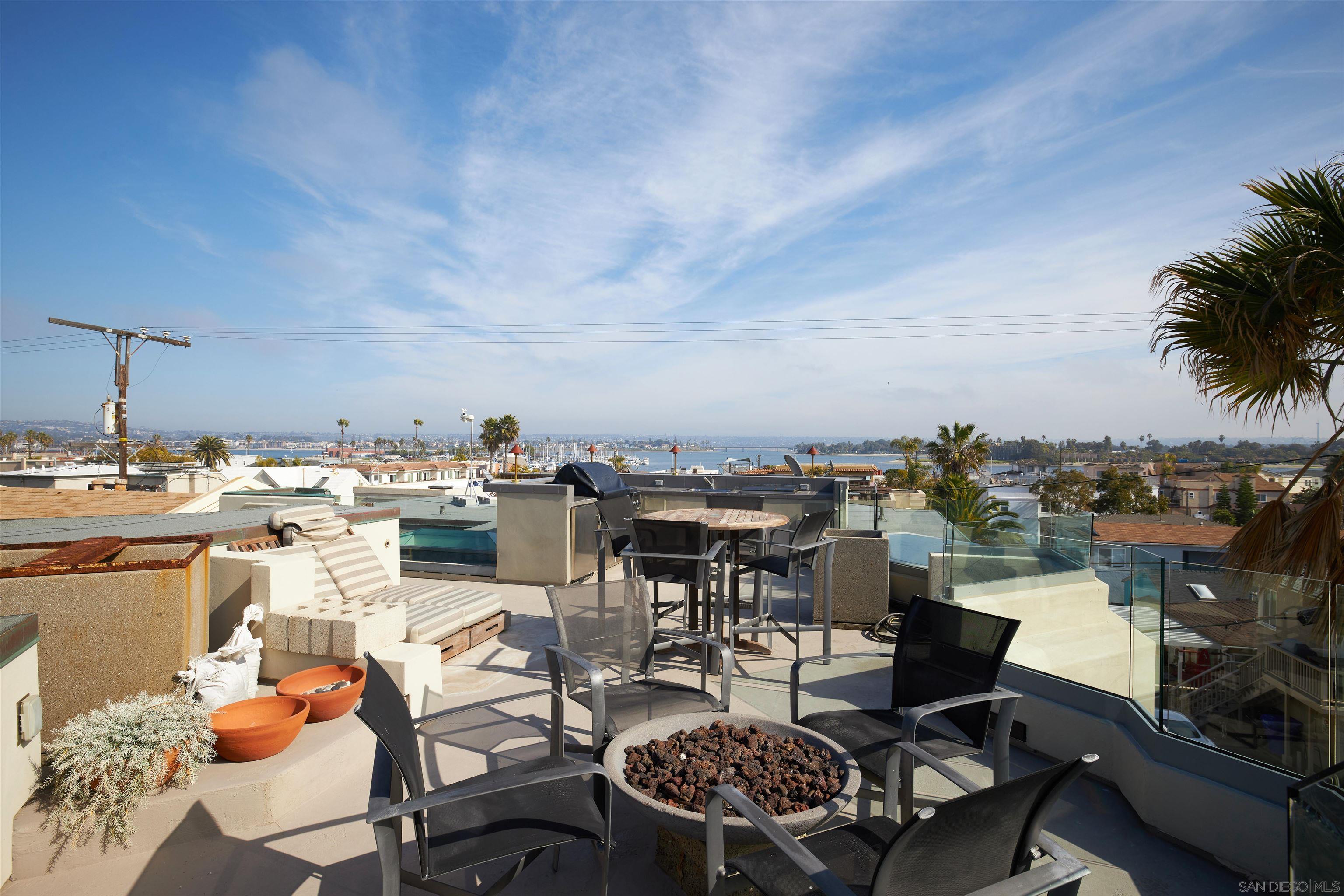 Detail Gallery Image 24 of 39 For 3377  Ocean Front Walk, San Diego,  CA 92109 - 3 Beds | 2/1 Baths