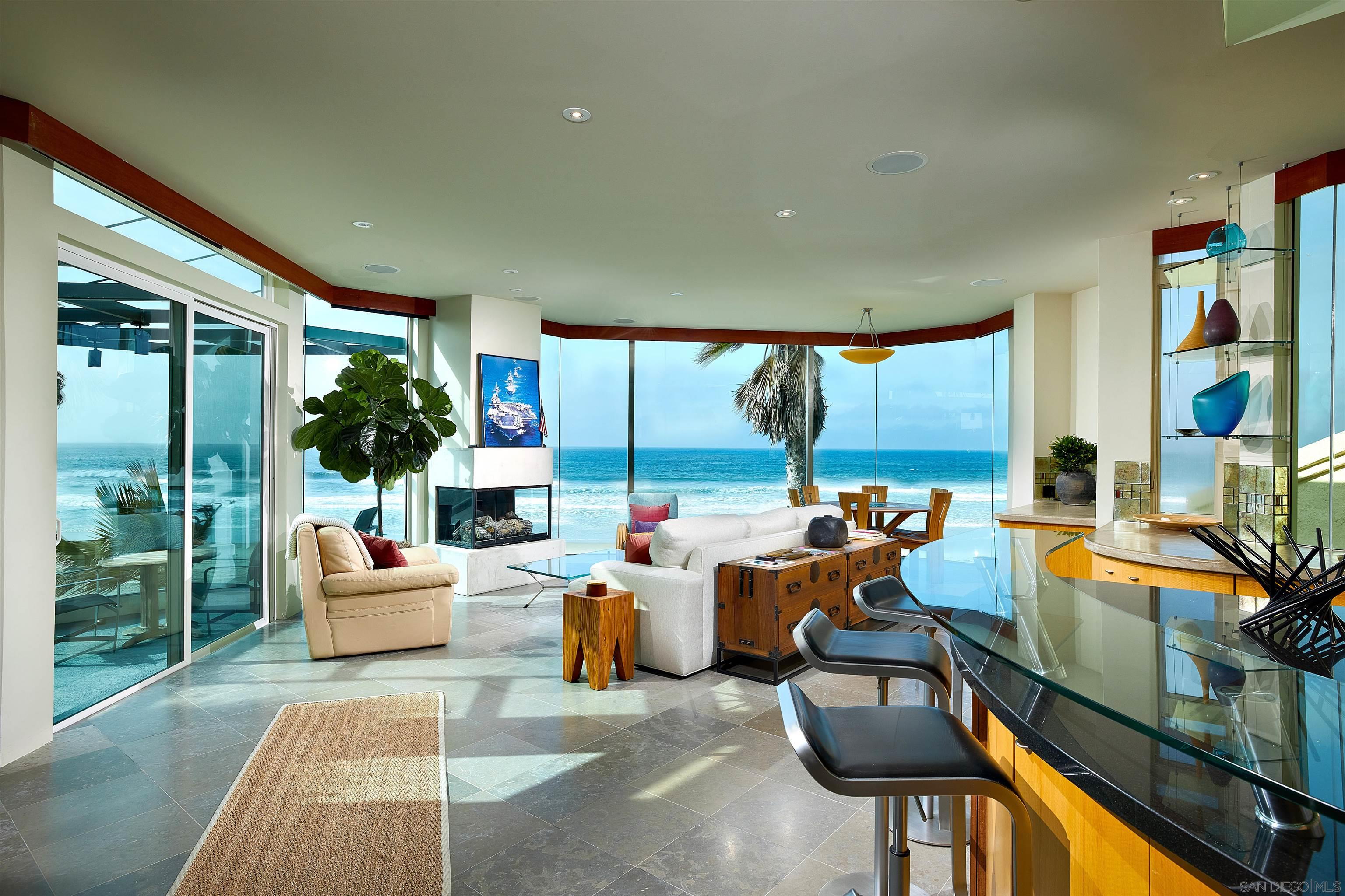 Detail Gallery Image 4 of 39 For 3377  Ocean Front Walk, San Diego,  CA 92109 - 3 Beds | 2/1 Baths