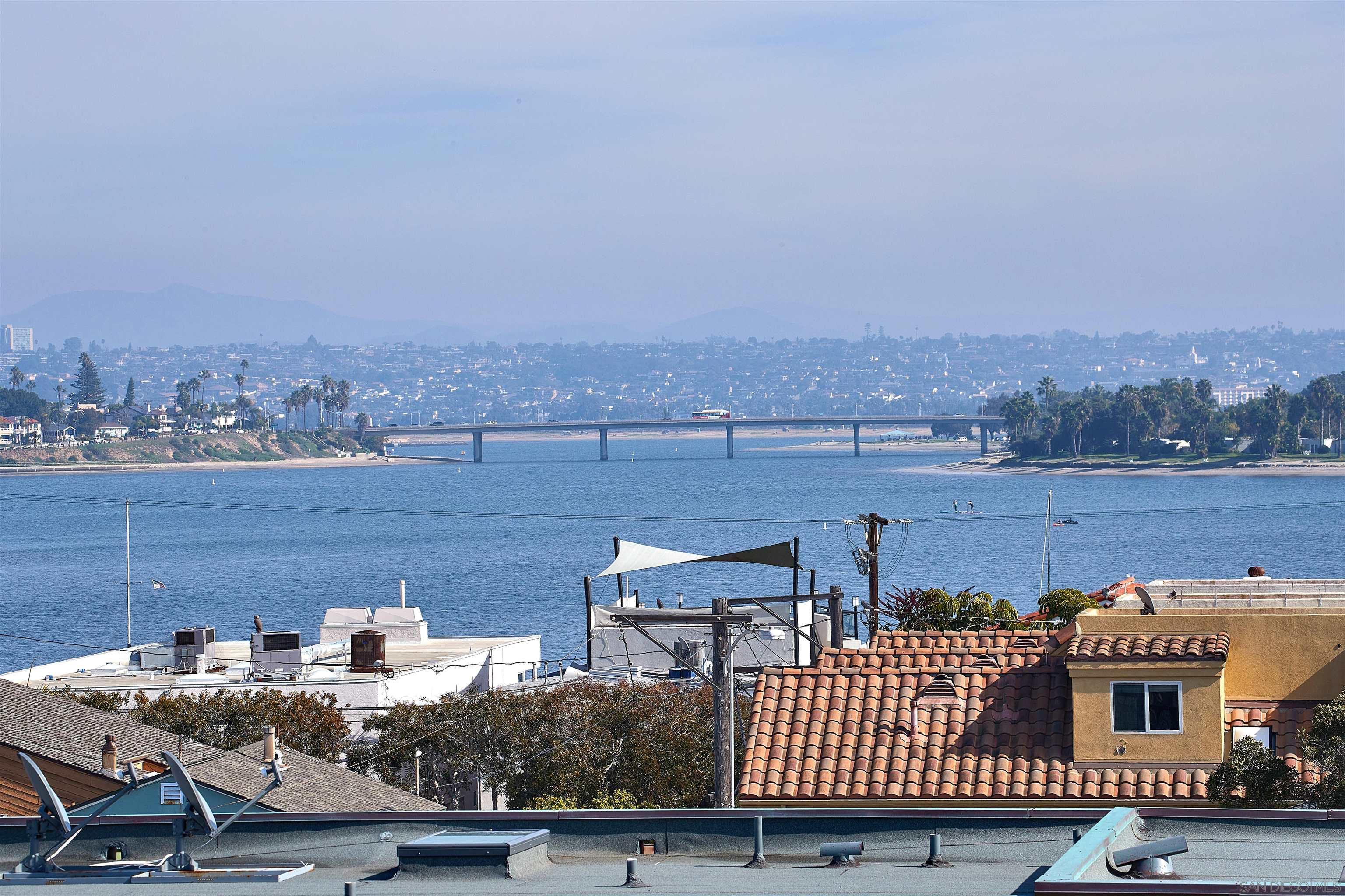 Detail Gallery Image 37 of 39 For 3377  Ocean Front Walk, San Diego,  CA 92109 - 3 Beds | 2/1 Baths