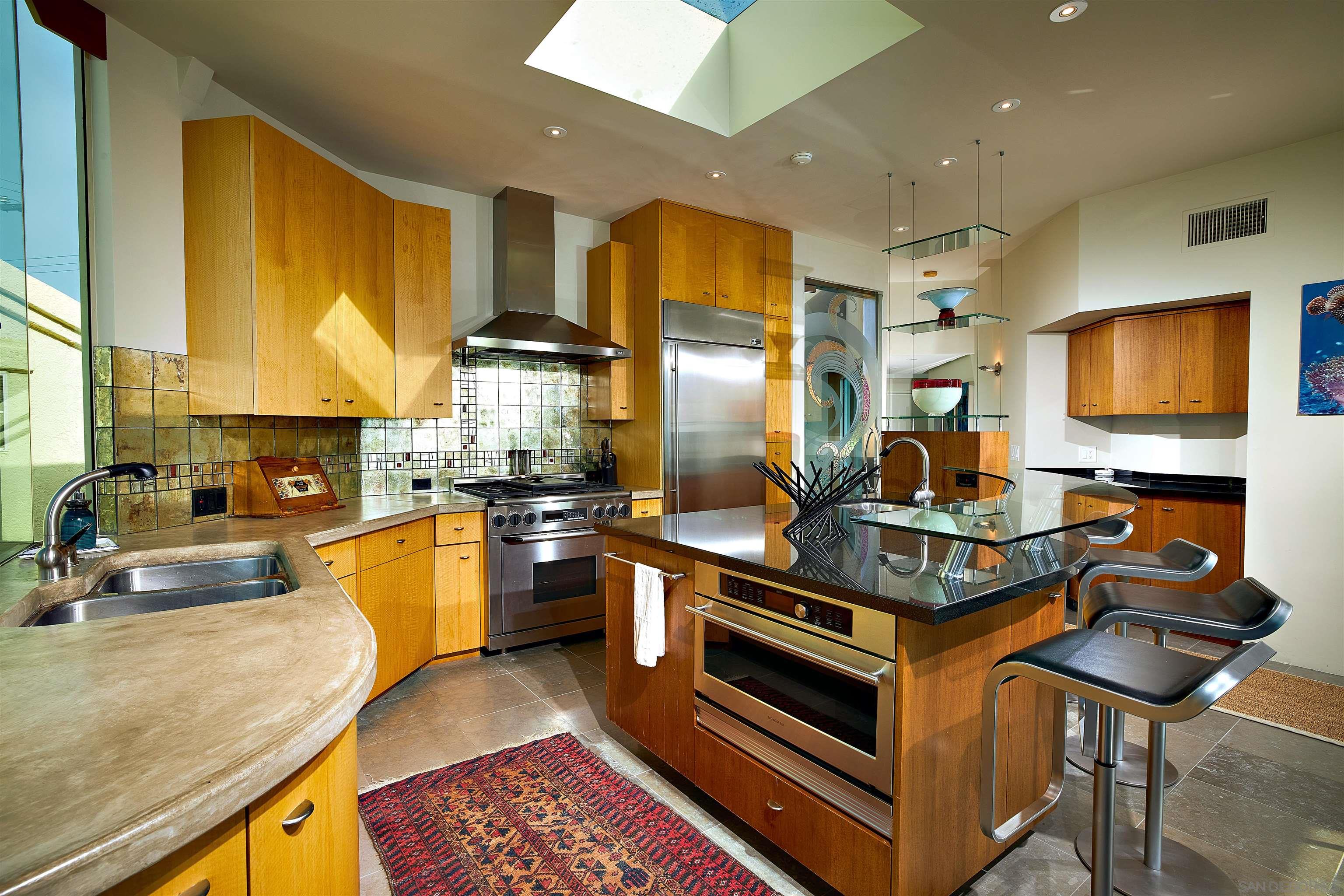 Detail Gallery Image 9 of 39 For 3377  Ocean Front Walk, San Diego,  CA 92109 - 3 Beds | 2/1 Baths