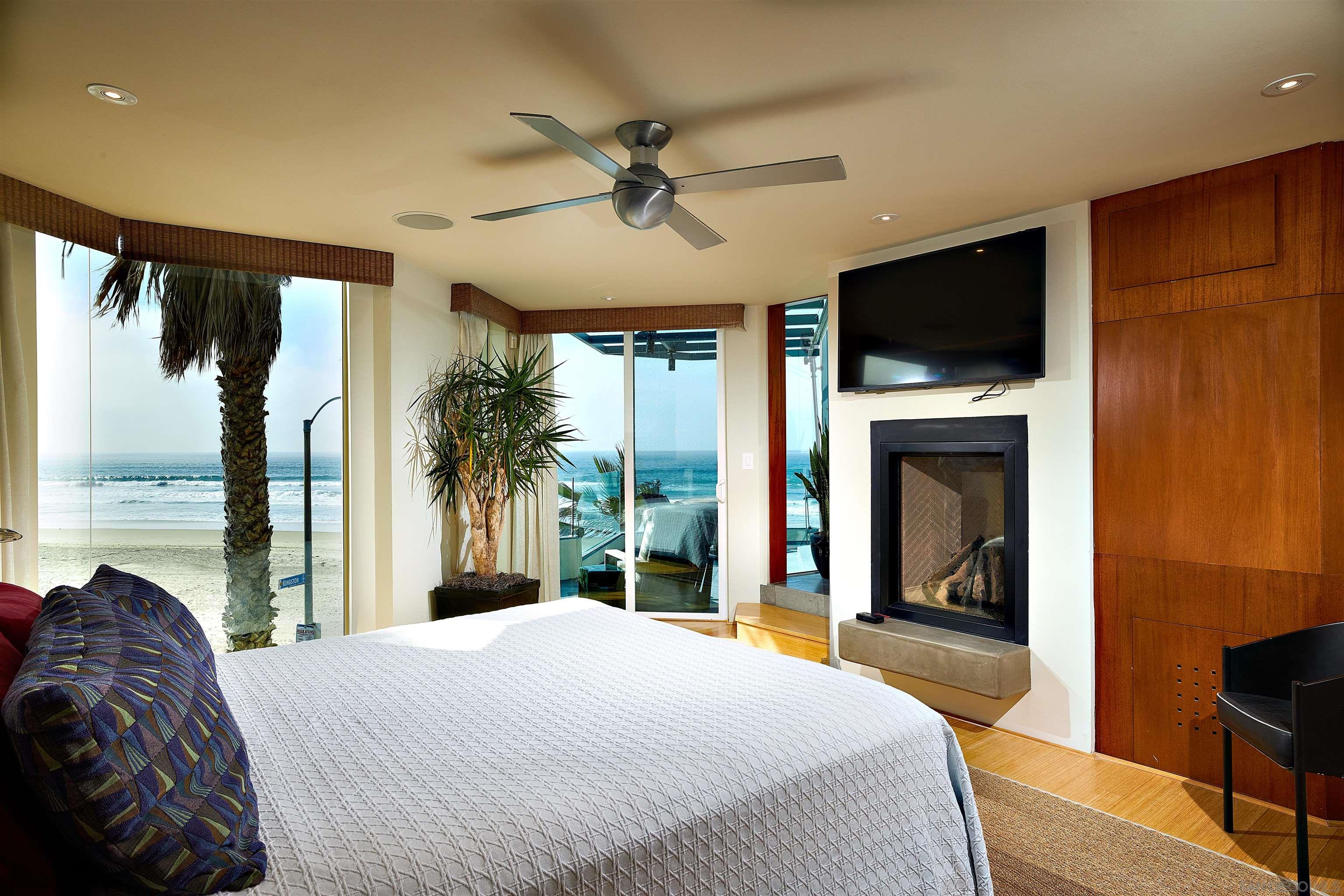 Detail Gallery Image 10 of 39 For 3377  Ocean Front Walk, San Diego,  CA 92109 - 3 Beds | 2/1 Baths