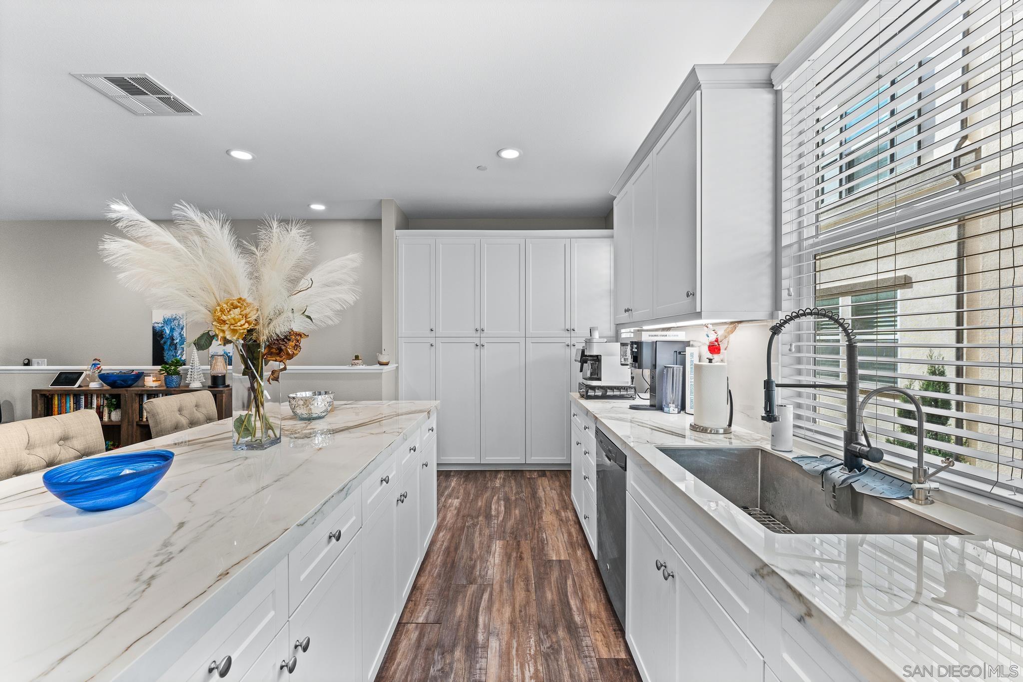 Detail Gallery Image 2 of 47 For 543 W Foothill Blvd  #120,  Glendora,  CA 91741 - 4 Beds | 2/1 Baths