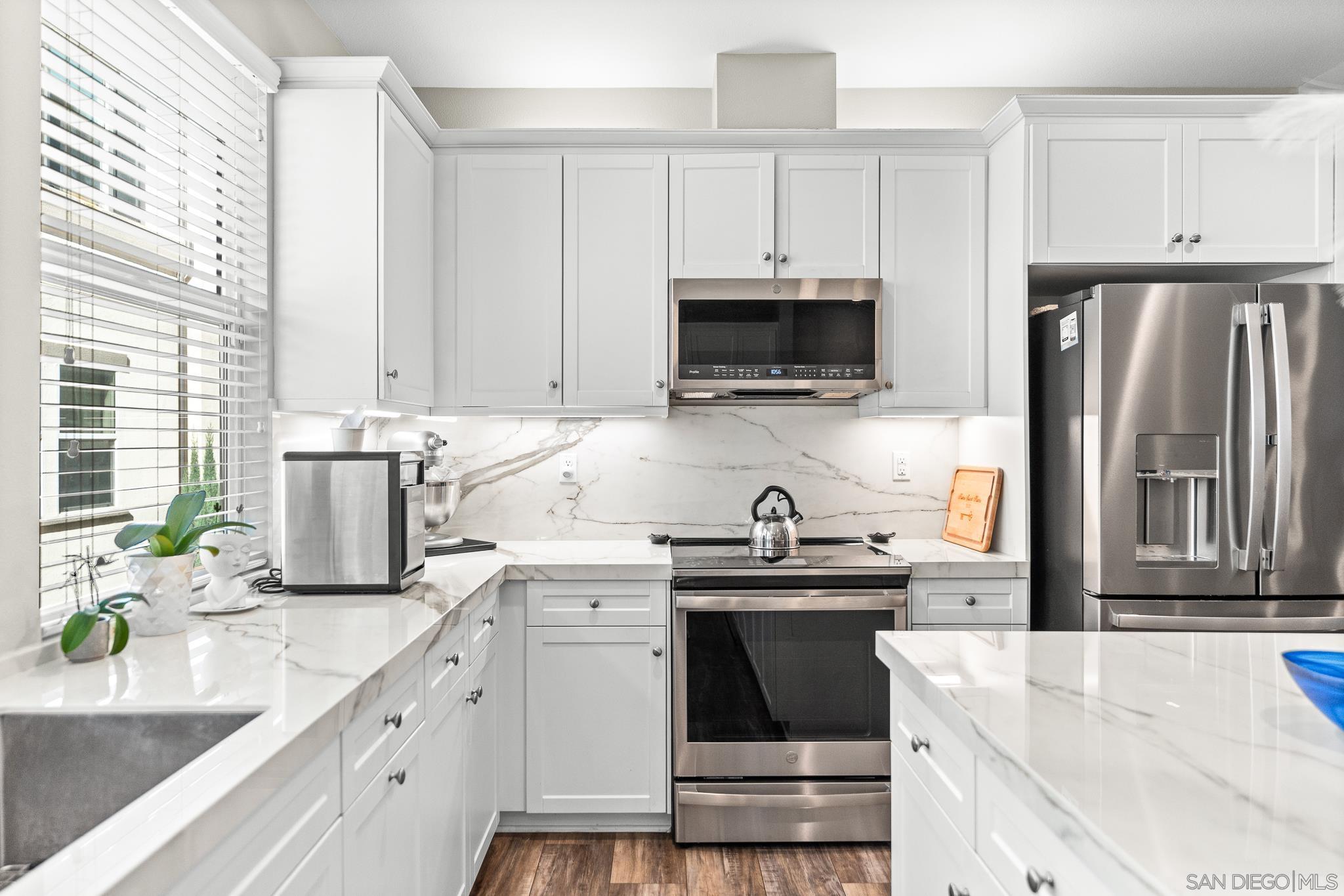 Detail Gallery Image 3 of 47 For 543 W Foothill Blvd  #120,  Glendora,  CA 91741 - 4 Beds | 2/1 Baths