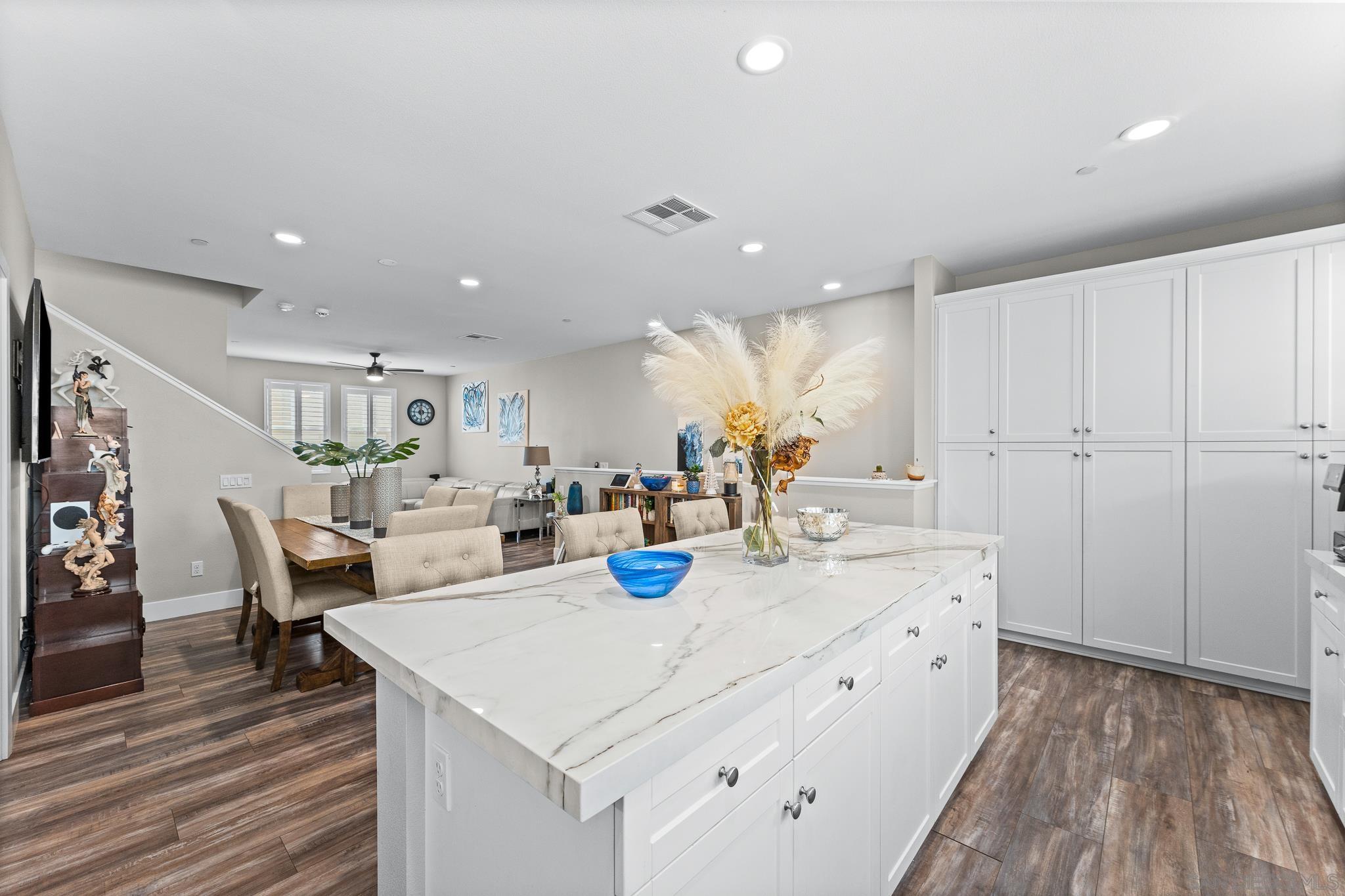 Detail Gallery Image 6 of 47 For 543 W Foothill Blvd  #120,  Glendora,  CA 91741 - 4 Beds | 2/1 Baths