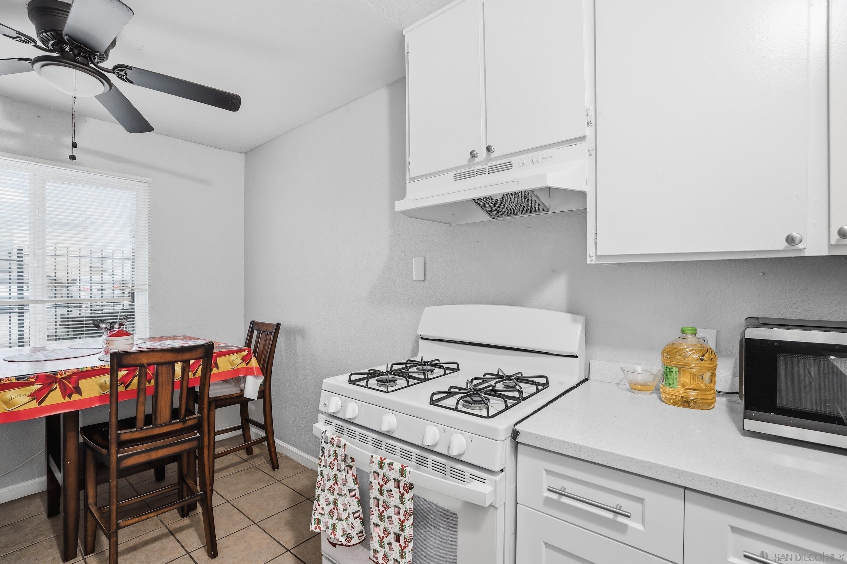 Detail Gallery Image 12 of 19 For 829  Grand Ave., Spring Valley,  CA 91977 - – Beds | – Baths