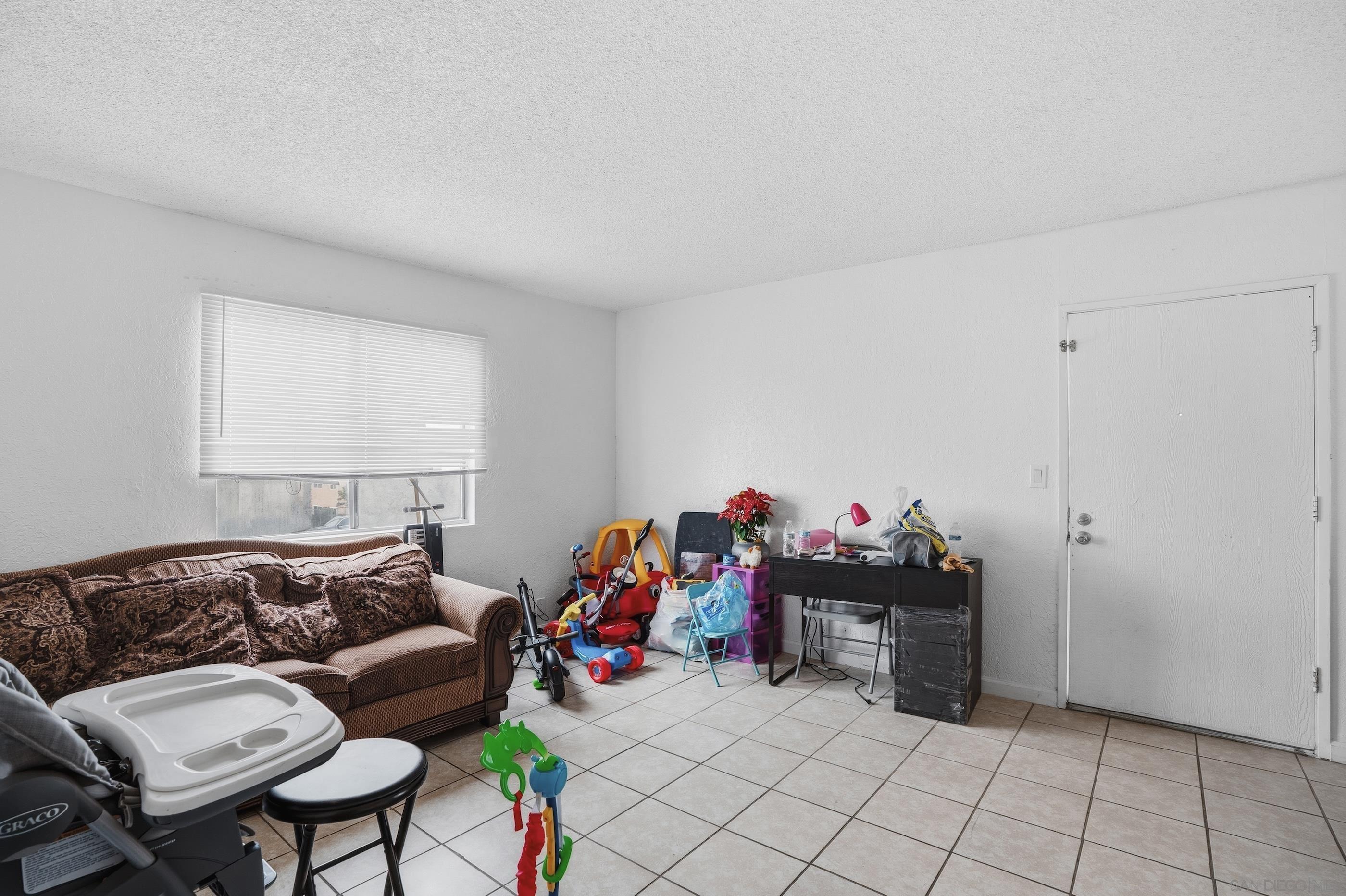 Detail Gallery Image 16 of 19 For 829  Grand Ave., Spring Valley,  CA 91977 - – Beds | – Baths