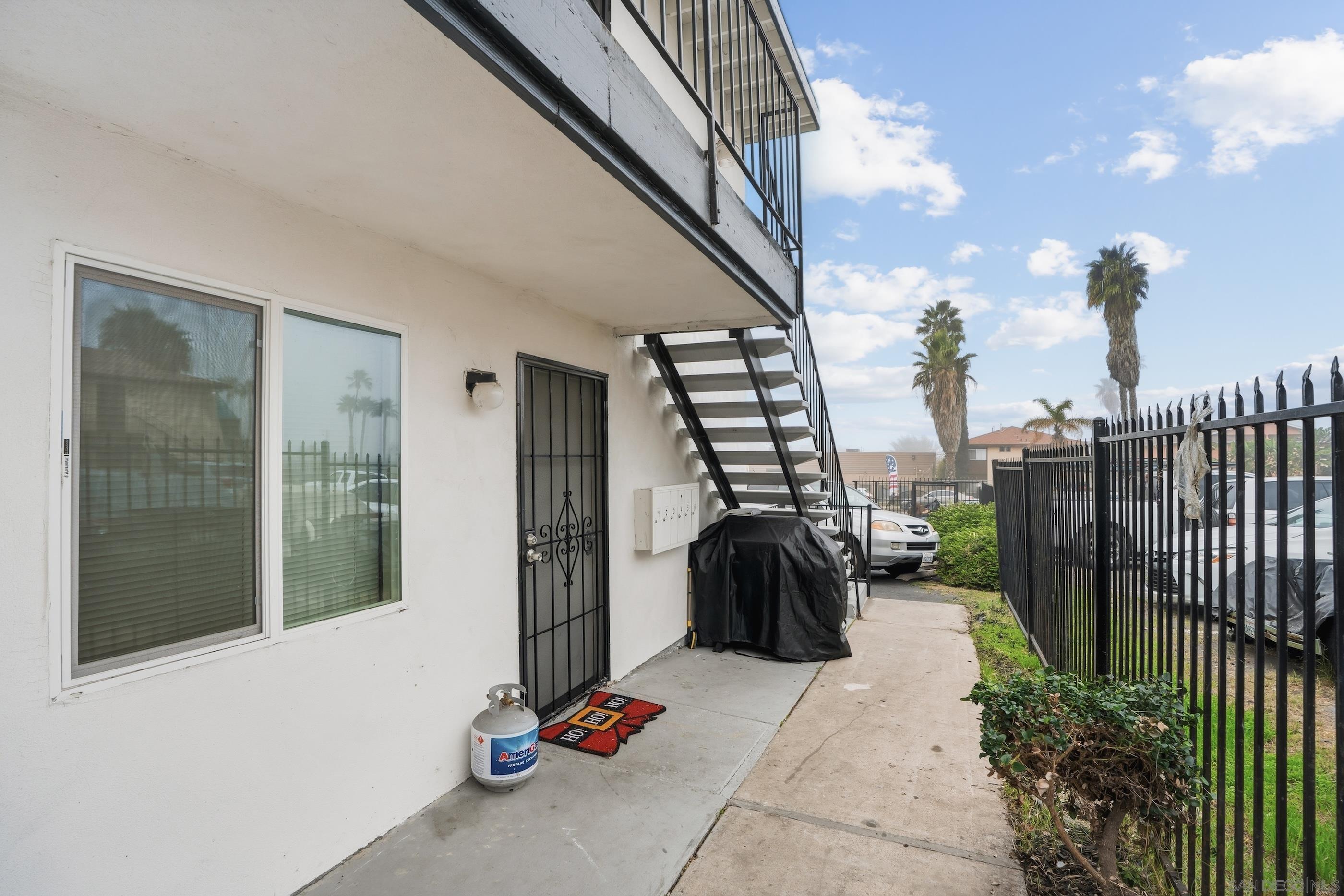 Detail Gallery Image 4 of 19 For 829  Grand Ave., Spring Valley,  CA 91977 - – Beds | – Baths