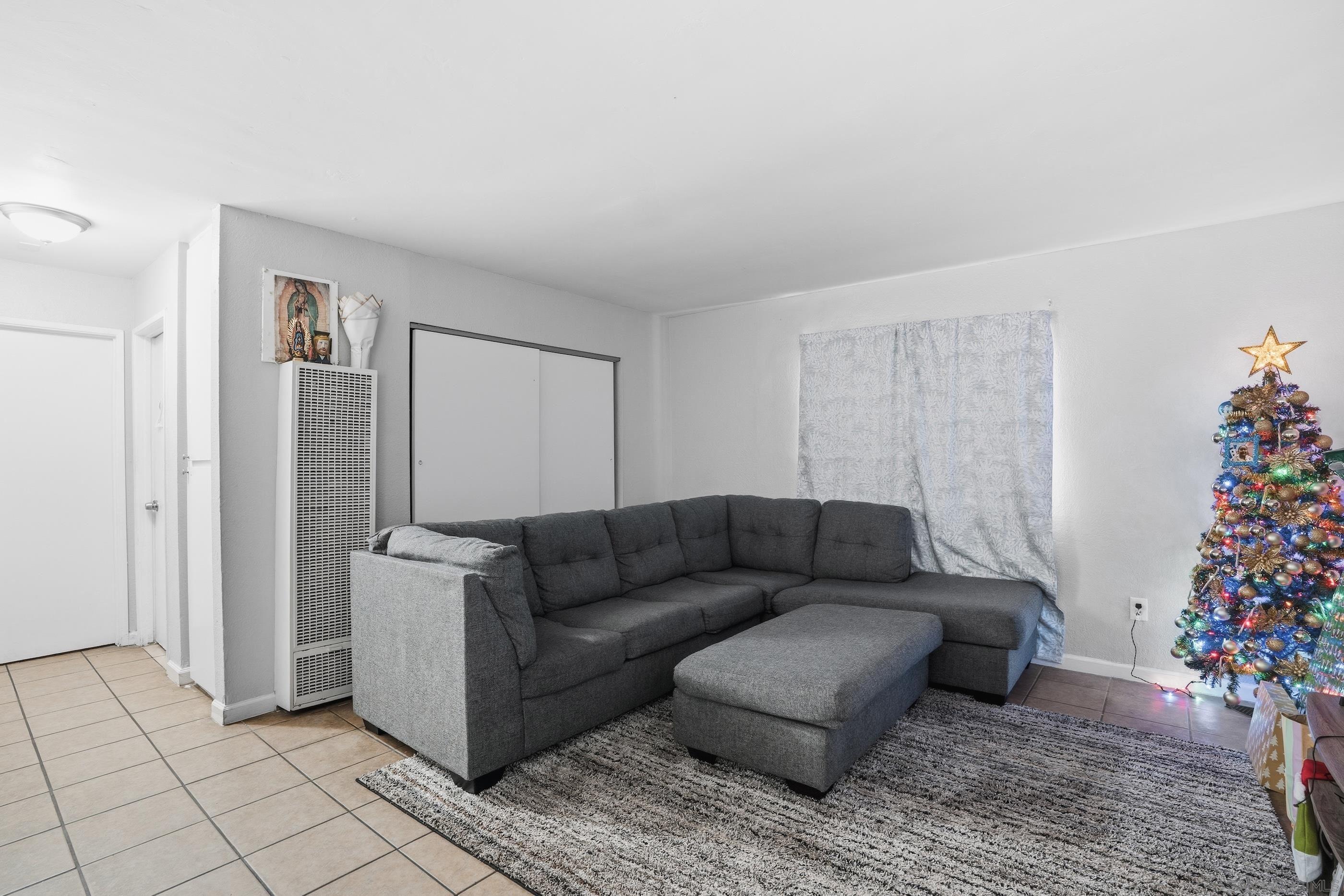 Detail Gallery Image 6 of 19 For 829  Grand Ave., Spring Valley,  CA 91977 - – Beds | – Baths