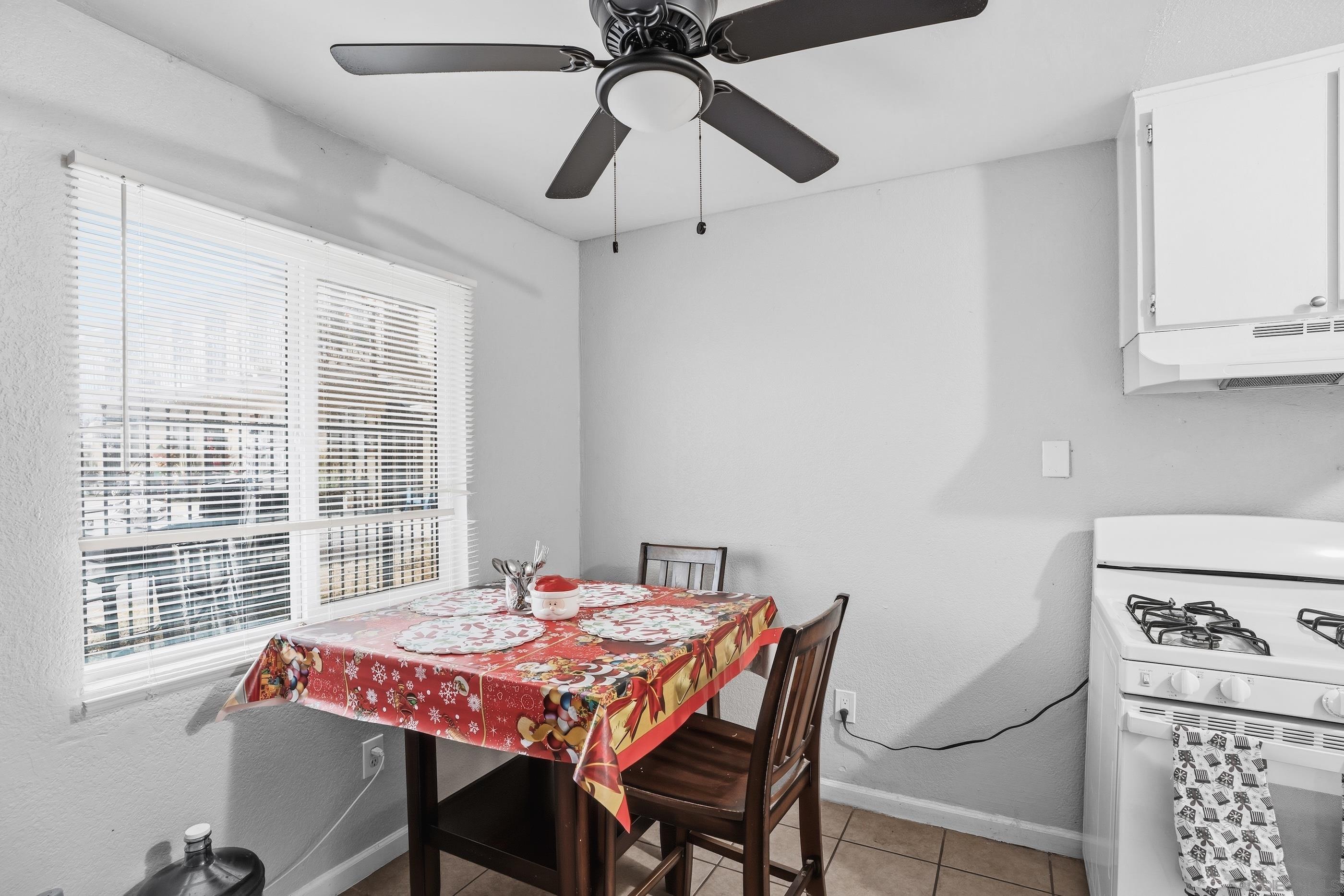 Detail Gallery Image 9 of 19 For 829  Grand Ave., Spring Valley,  CA 91977 - – Beds | – Baths