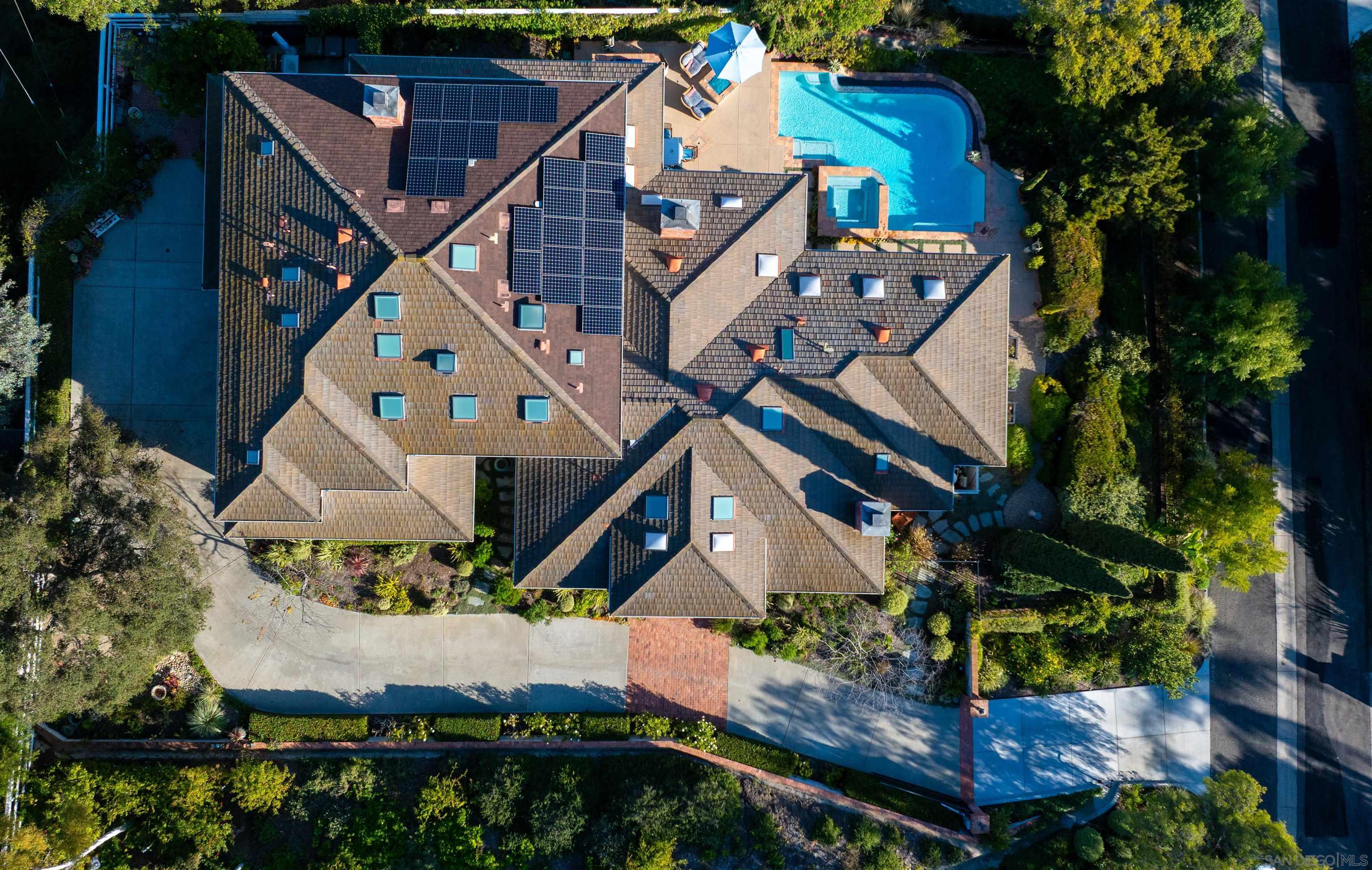 Detail Gallery Image 3 of 21 For 516  Whisper Wind Dr, Encinitas,  CA 92024 - 5 Beds | 5 Baths