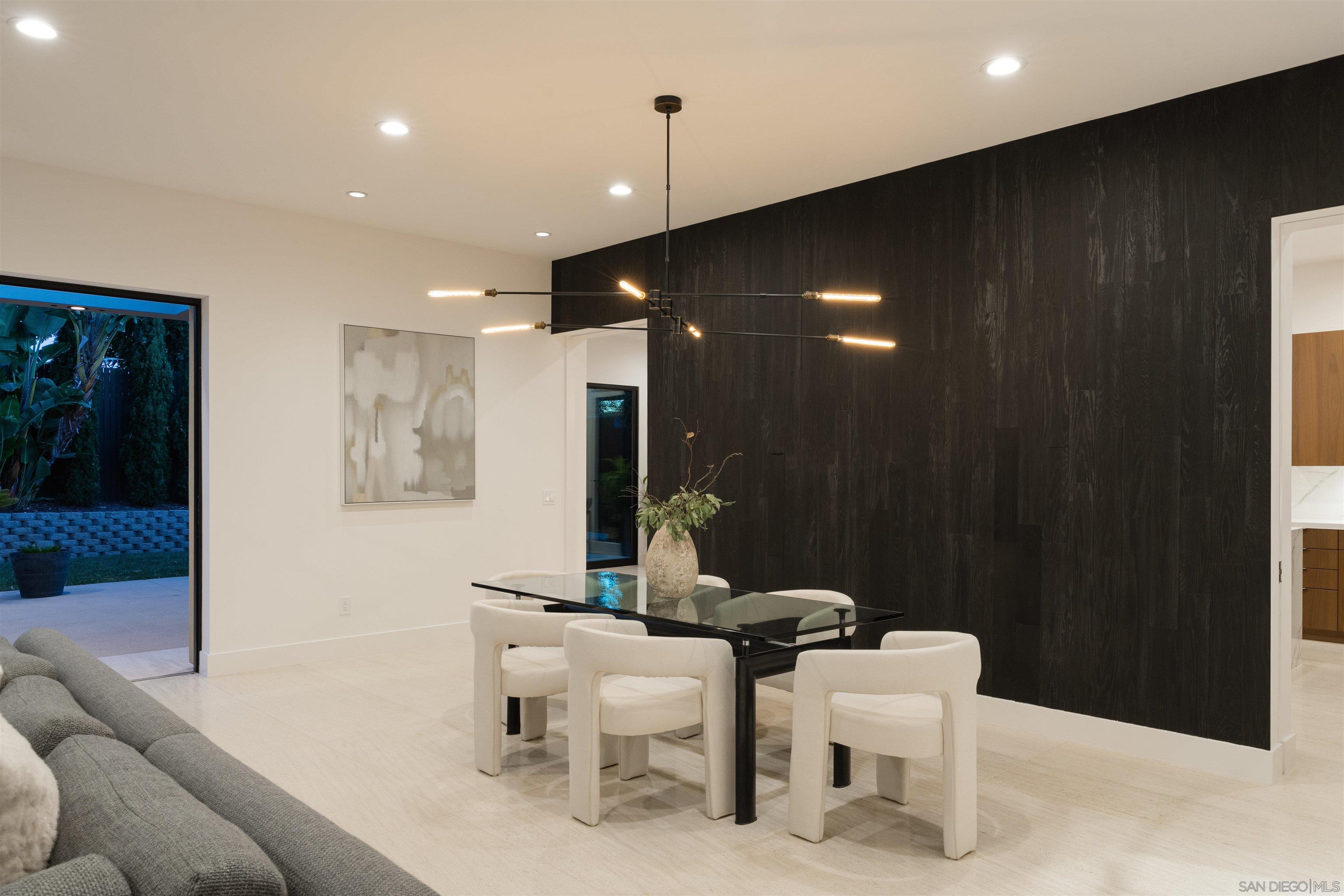 Detail Gallery Image 15 of 38 For 8751  Glenwick Ln, La Jolla,  CA 92037 - 4 Beds | 3/1 Baths