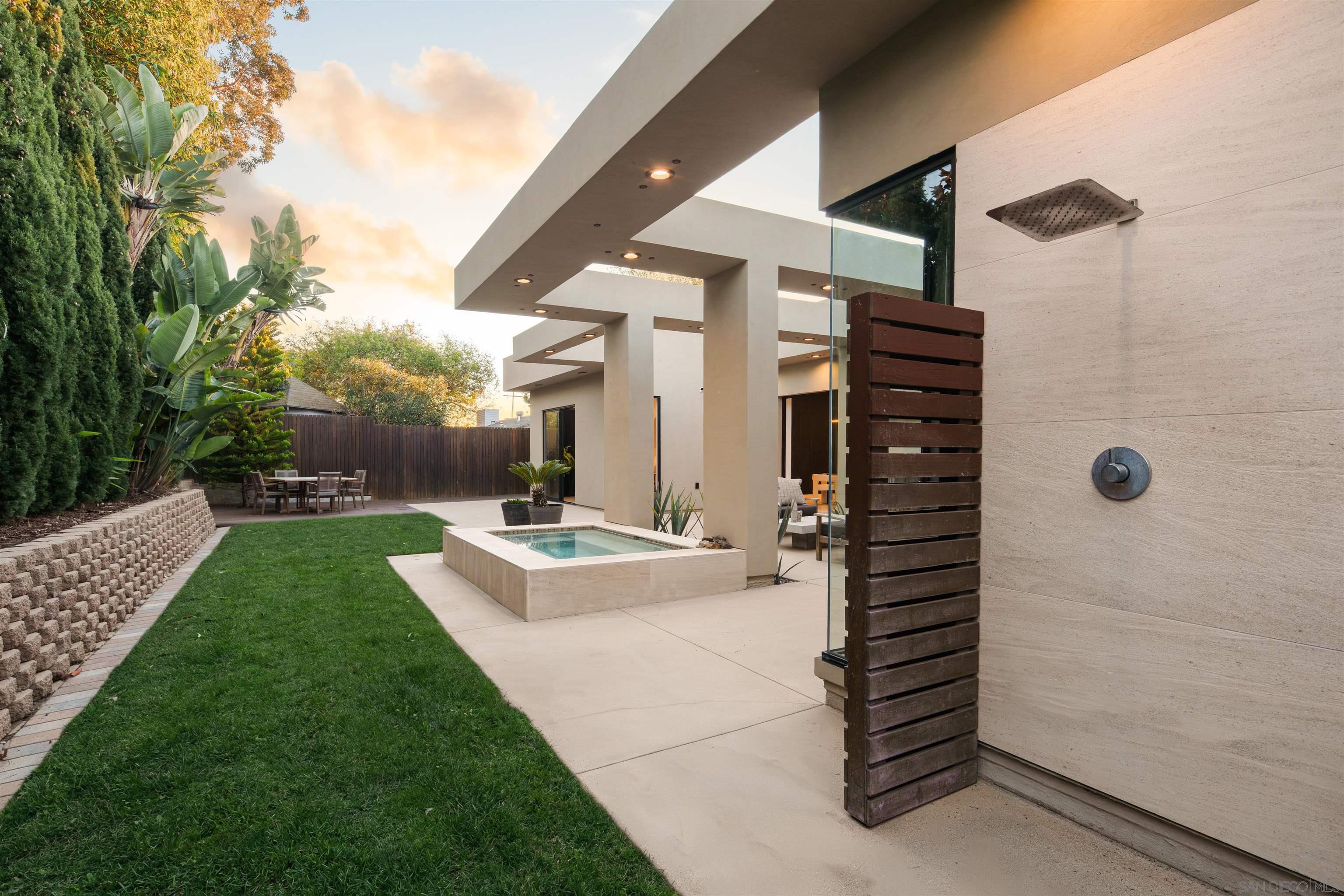 Detail Gallery Image 22 of 38 For 8751  Glenwick Ln, La Jolla,  CA 92037 - 4 Beds | 3/1 Baths