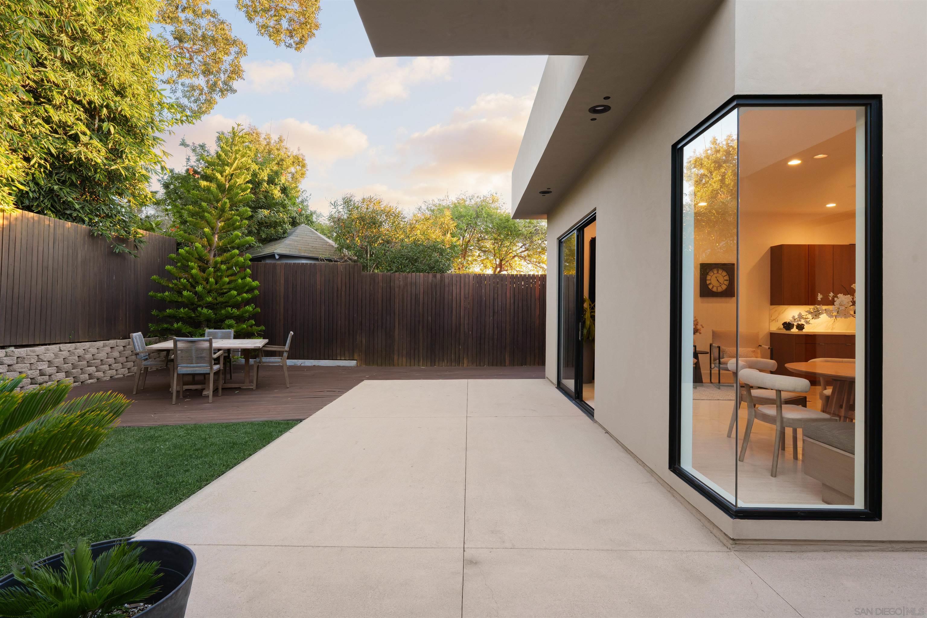 Detail Gallery Image 23 of 38 For 8751  Glenwick Ln, La Jolla,  CA 92037 - 4 Beds | 3/1 Baths