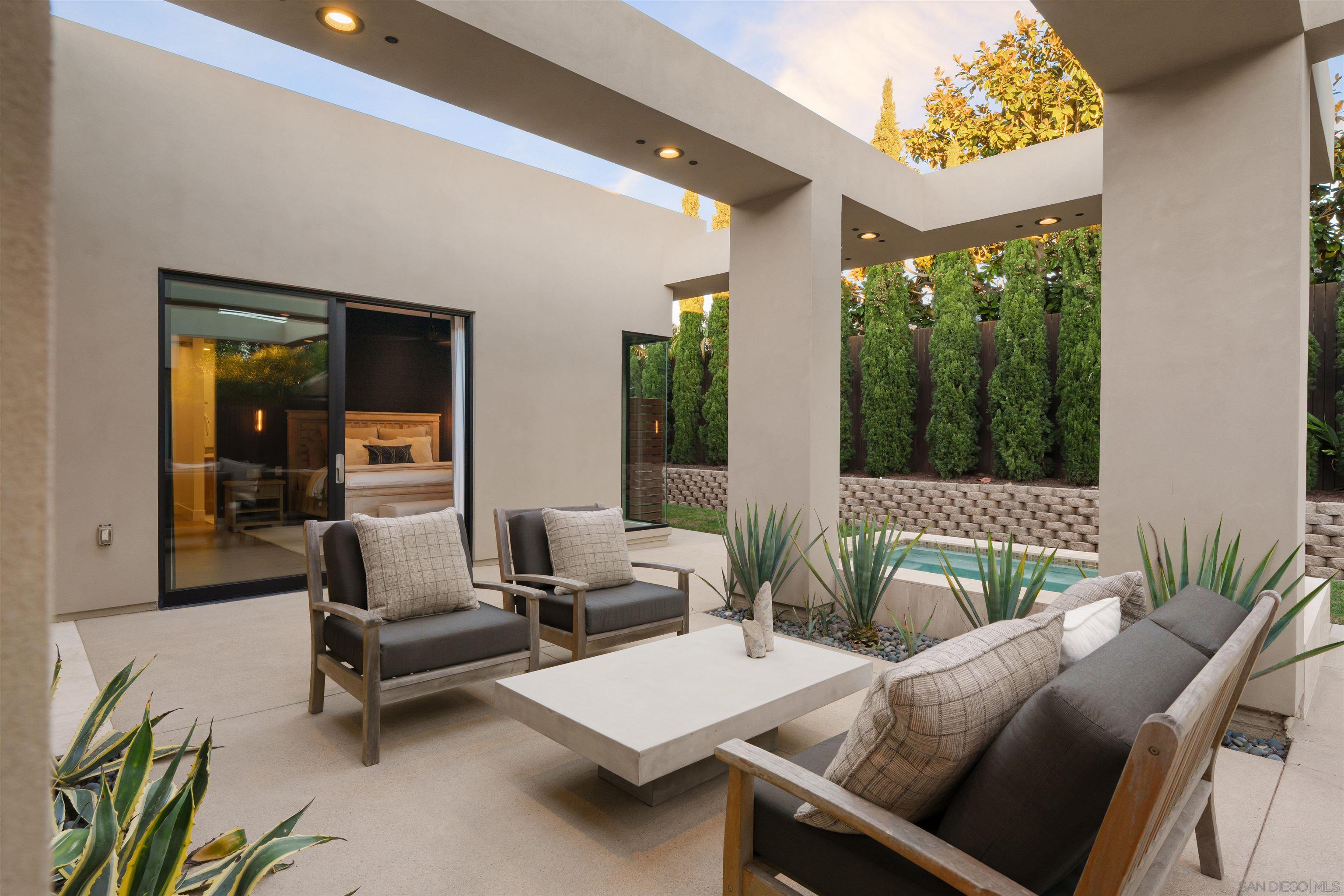 Detail Gallery Image 25 of 38 For 8751  Glenwick Ln, La Jolla,  CA 92037 - 4 Beds | 3/1 Baths