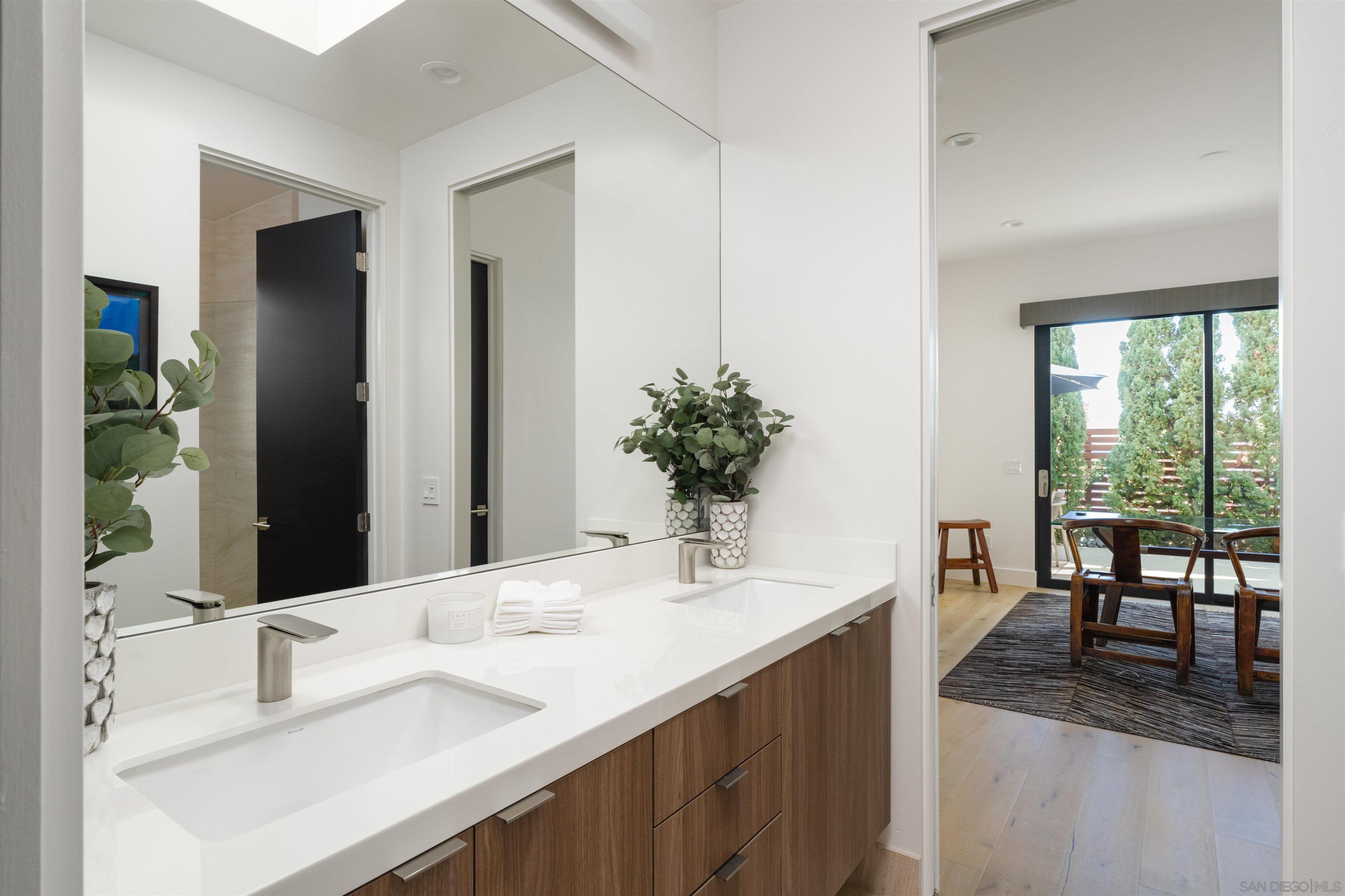 Detail Gallery Image 31 of 38 For 8751  Glenwick Ln, La Jolla,  CA 92037 - 4 Beds | 3/1 Baths