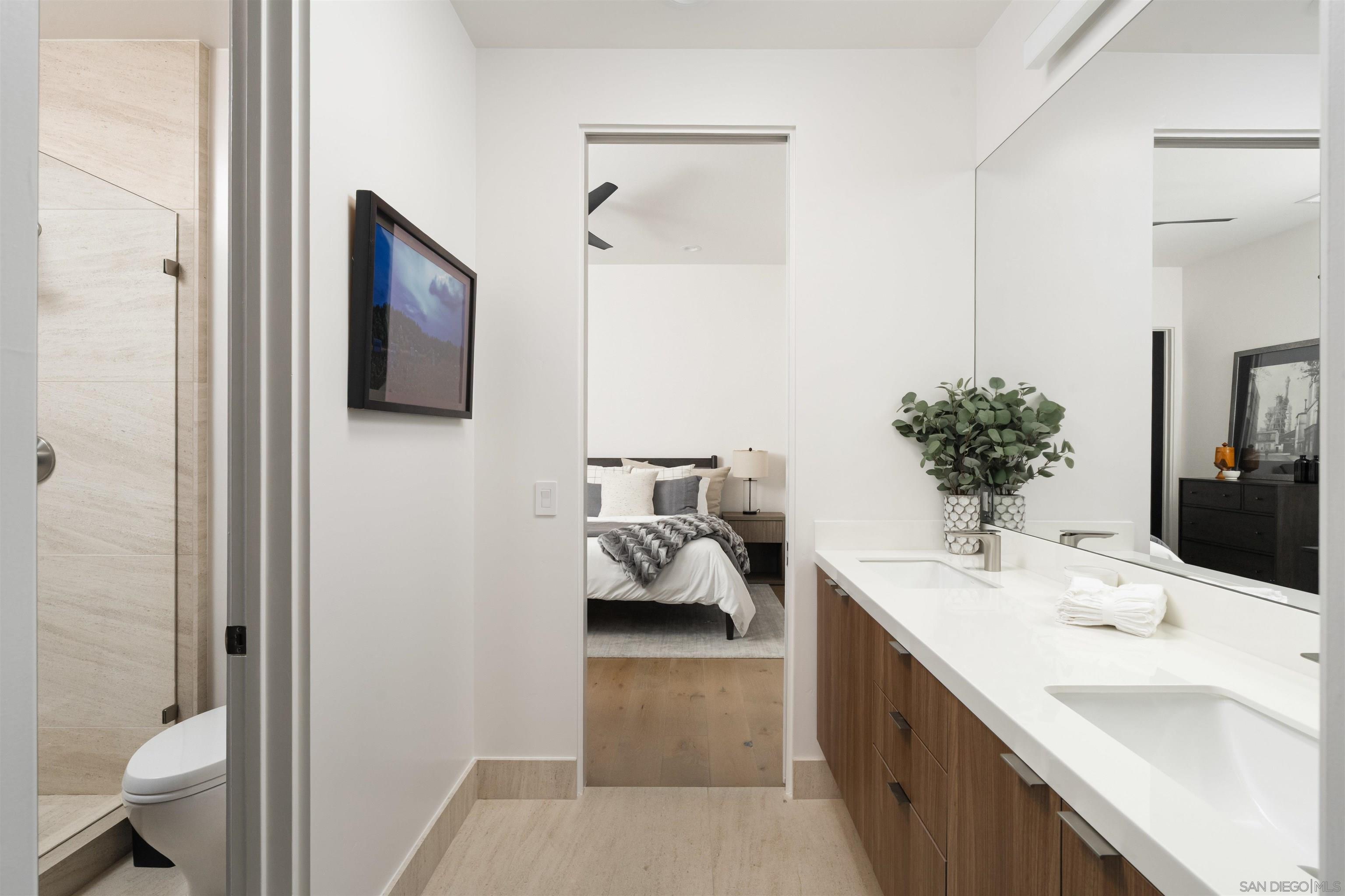 Detail Gallery Image 32 of 38 For 8751  Glenwick Ln, La Jolla,  CA 92037 - 4 Beds | 3/1 Baths