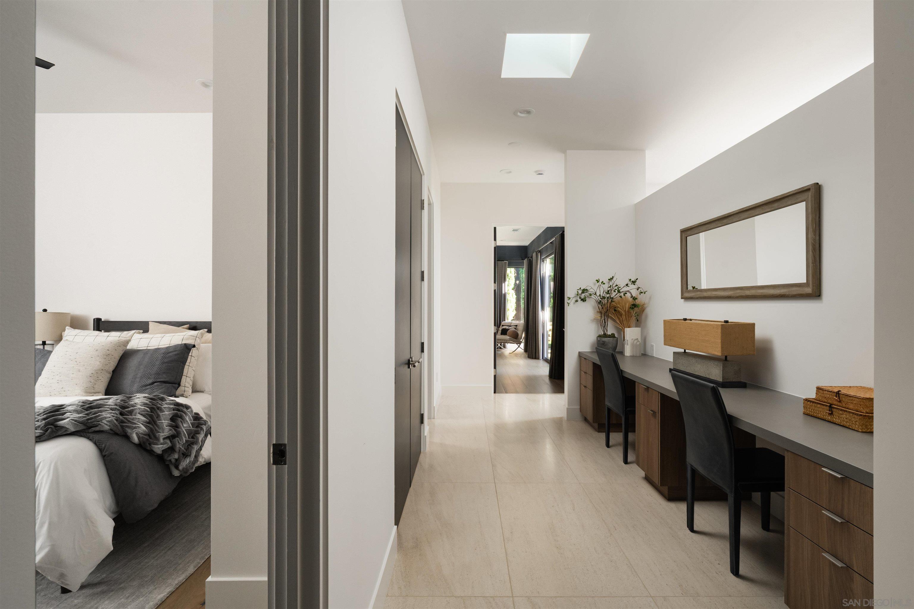 Detail Gallery Image 34 of 38 For 8751  Glenwick Ln, La Jolla,  CA 92037 - 4 Beds | 3/1 Baths