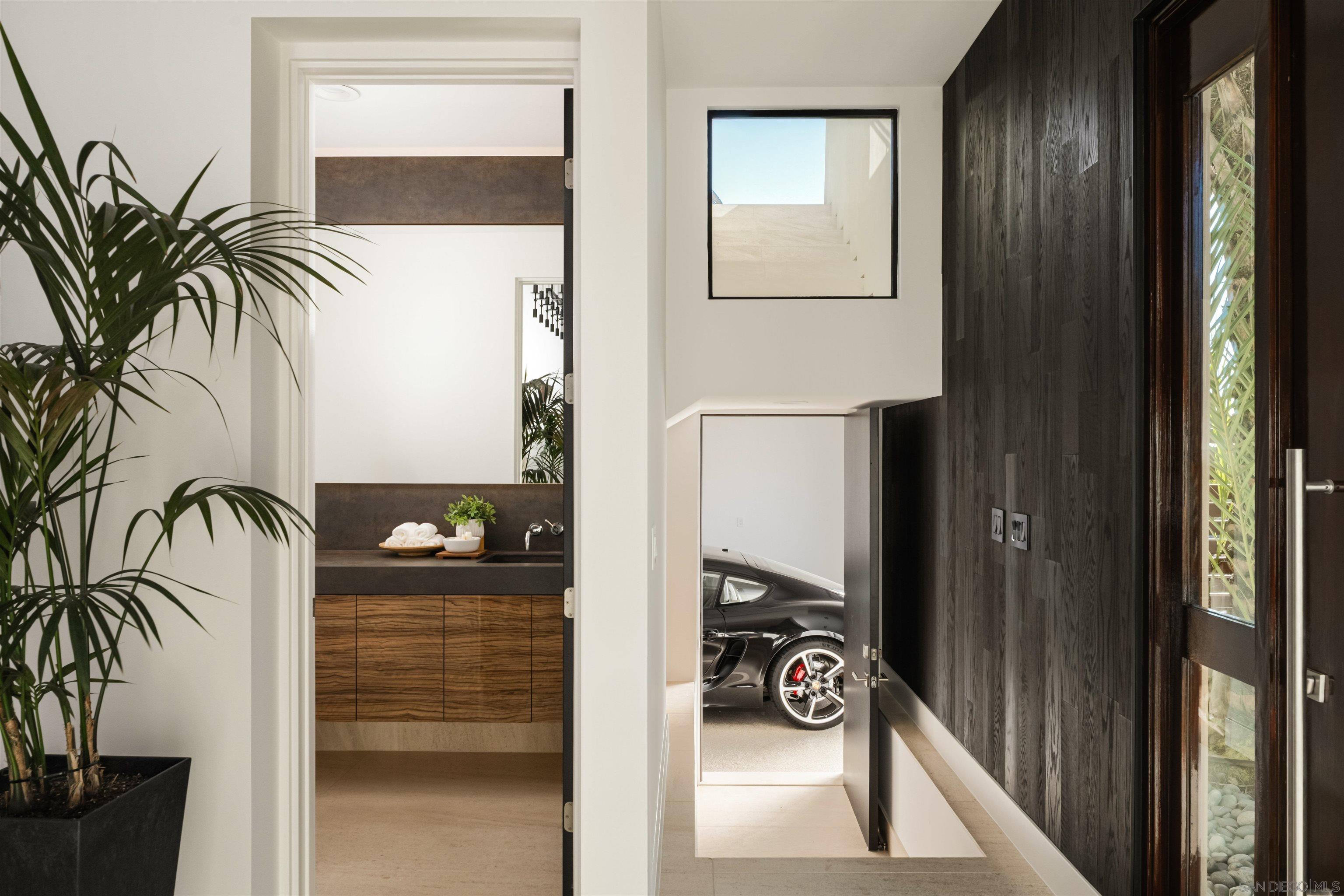 Detail Gallery Image 36 of 38 For 8751  Glenwick Ln, La Jolla,  CA 92037 - 4 Beds | 3/1 Baths