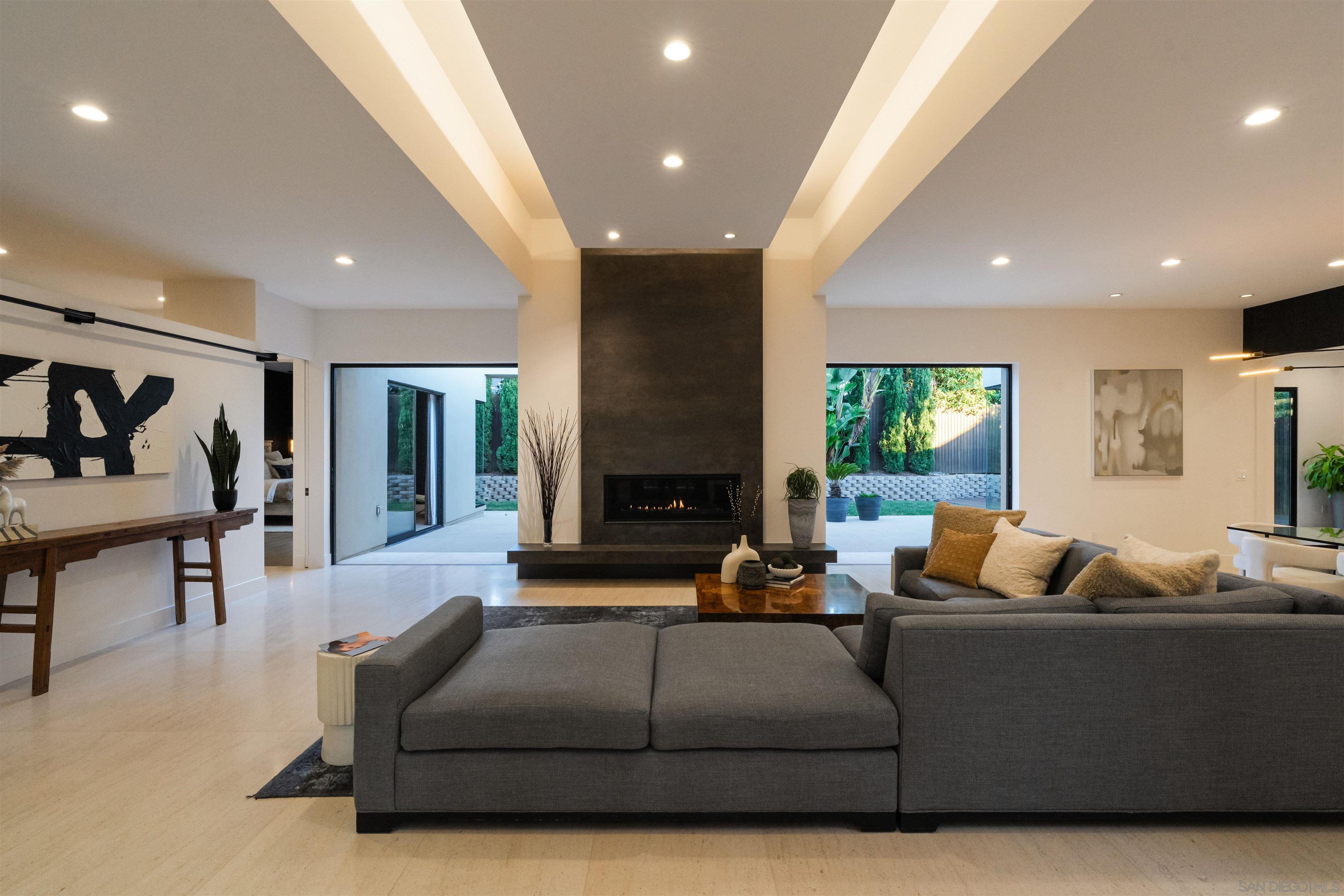 Detail Gallery Image 7 of 38 For 8751  Glenwick Ln, La Jolla,  CA 92037 - 4 Beds | 3/1 Baths