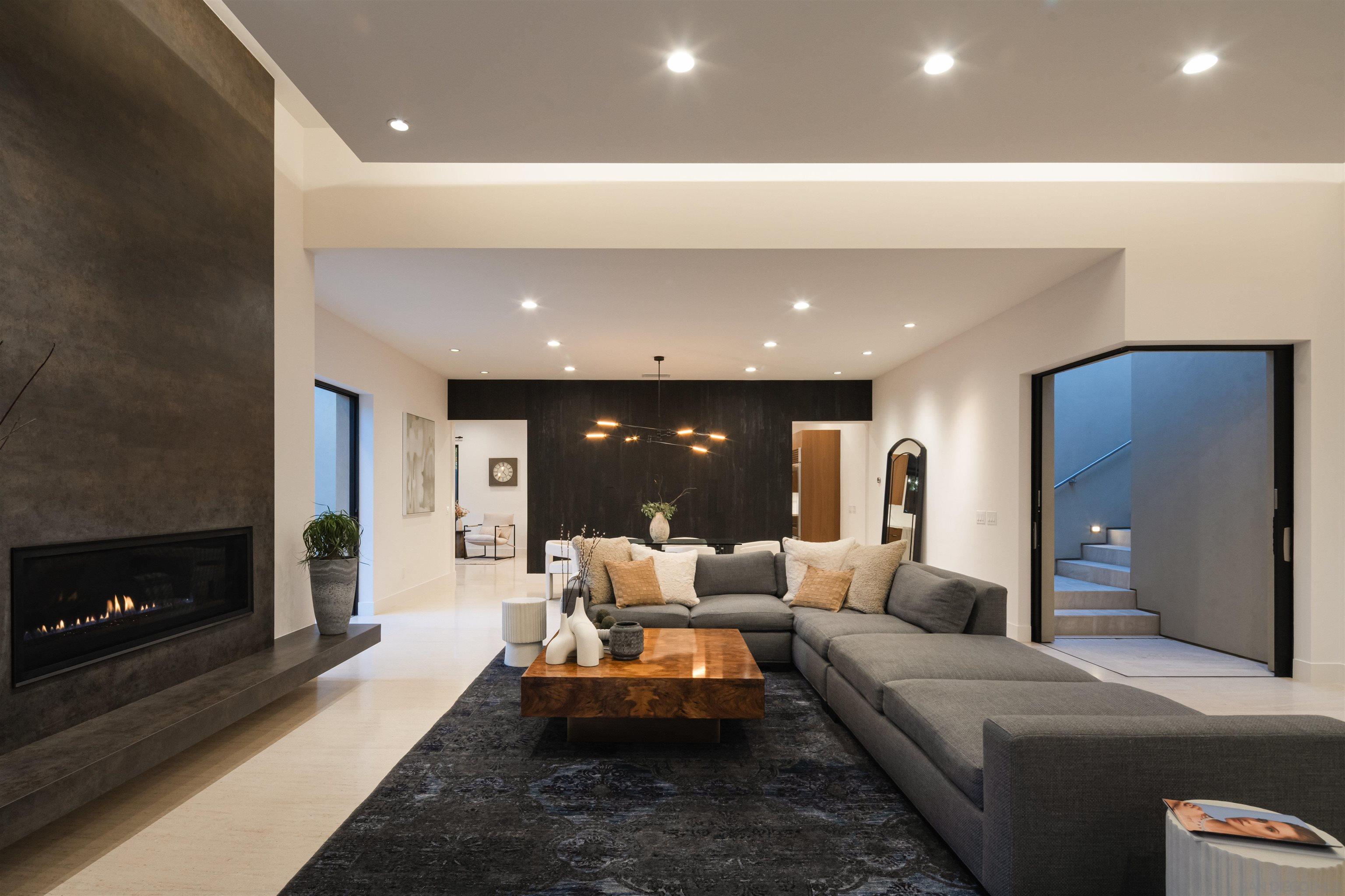 Detail Gallery Image 10 of 38 For 8751  Glenwick Ln, La Jolla,  CA 92037 - 4 Beds | 3/1 Baths