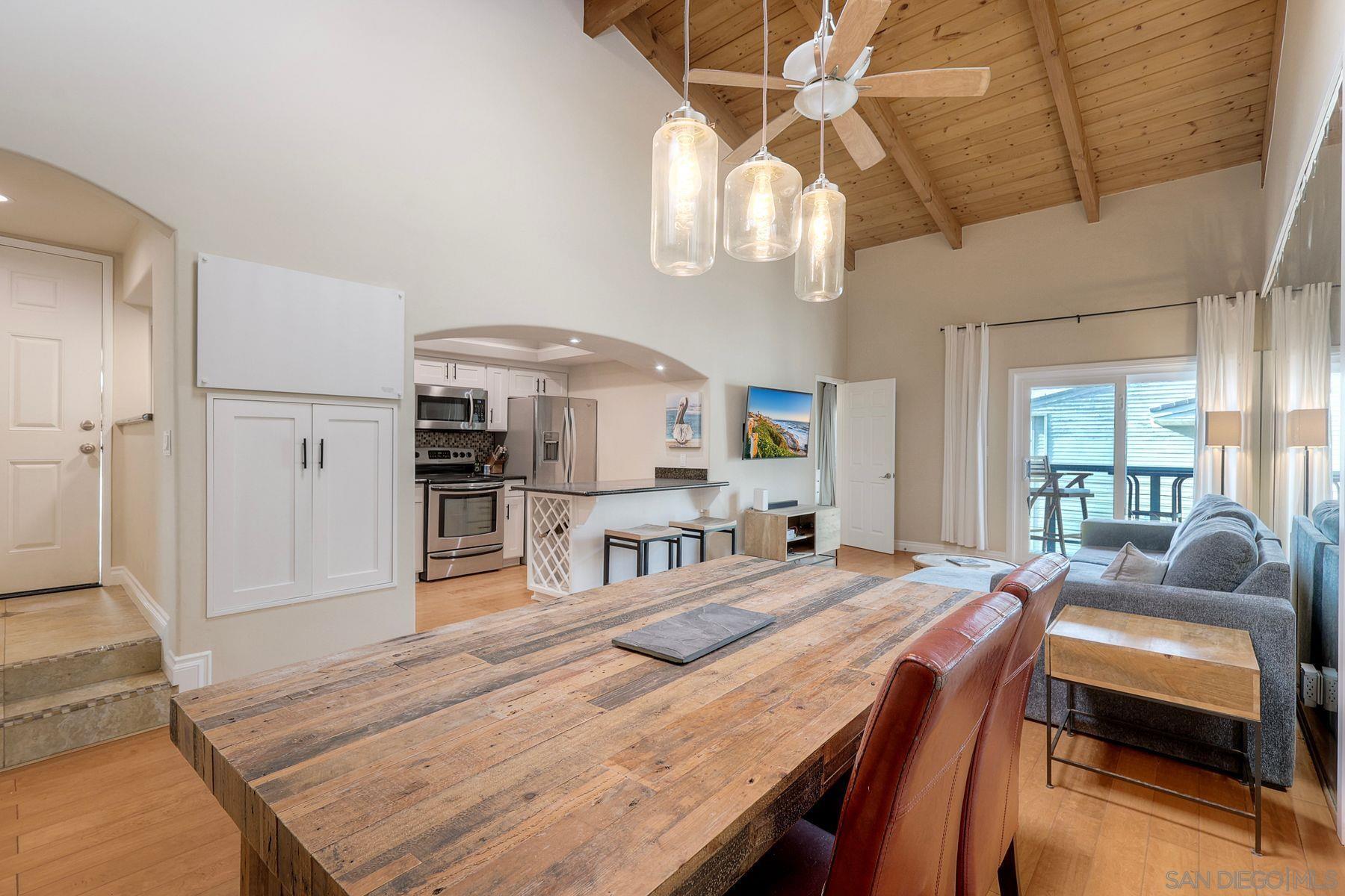 Detail Gallery Image 2 of 35 For 940  Sealane Drive  10, Encinitas,  CA 92024 - 2 Beds | 2 Baths