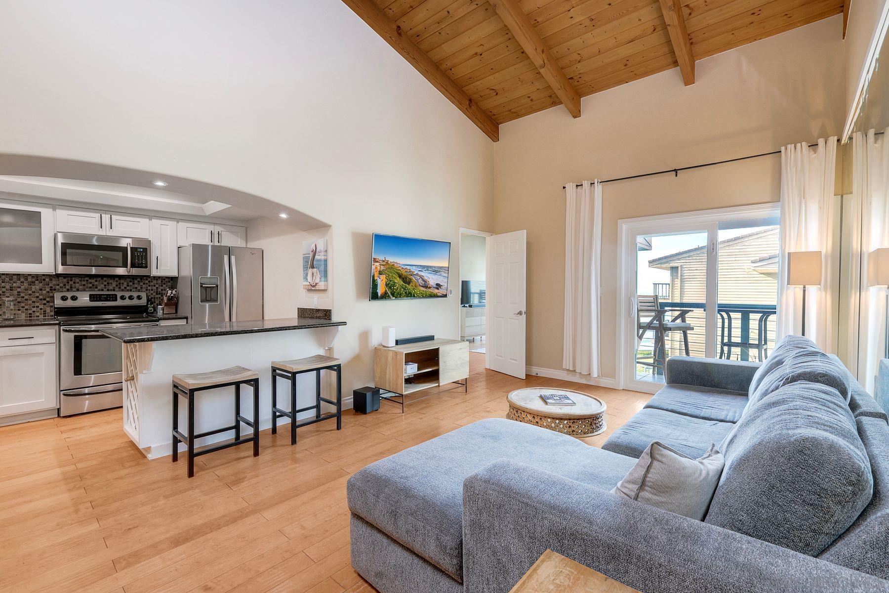 Detail Gallery Image 3 of 35 For 940  Sealane Drive  10, Encinitas,  CA 92024 - 2 Beds | 2 Baths