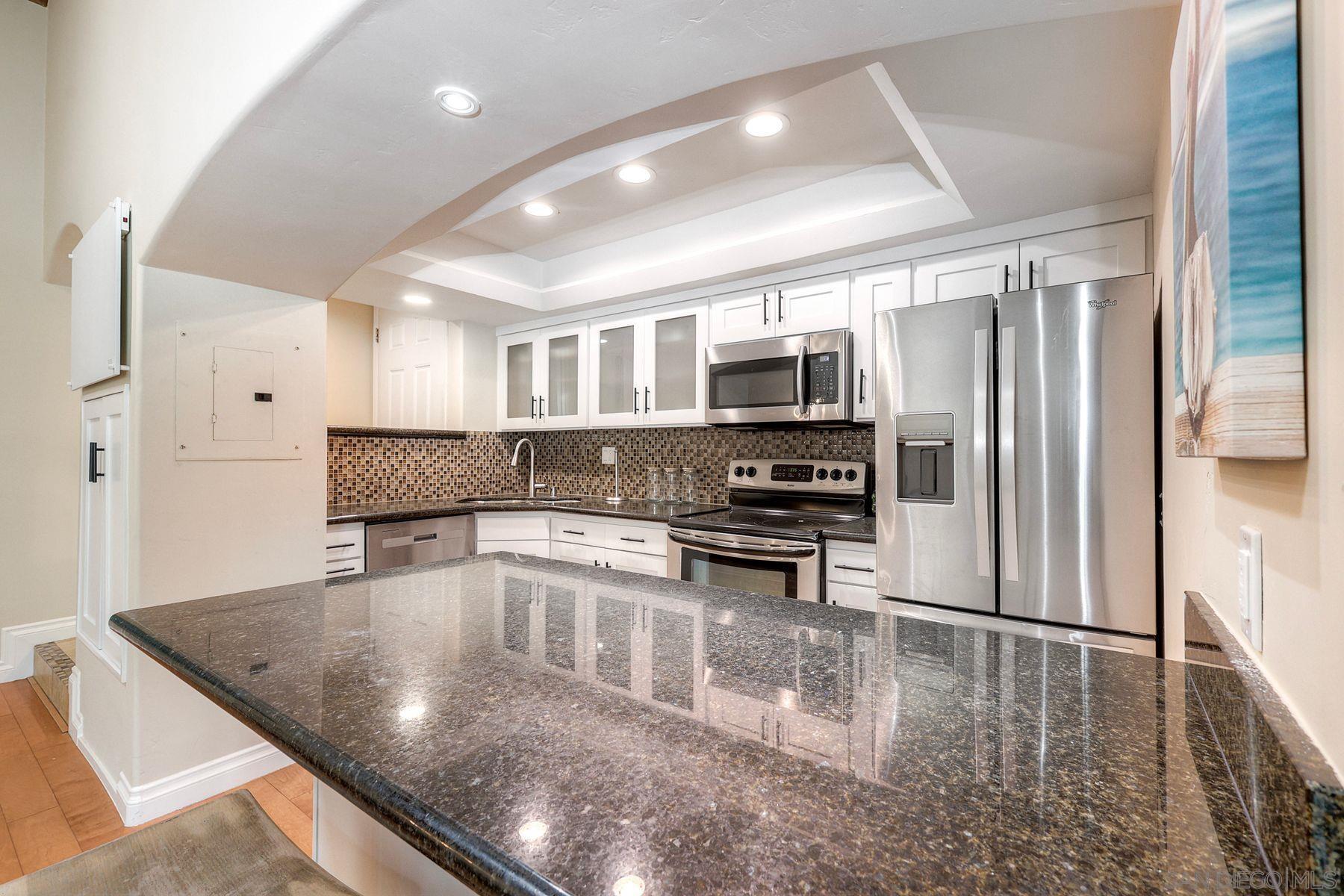 Detail Gallery Image 6 of 35 For 940  Sealane Drive  10, Encinitas,  CA 92024 - 2 Beds | 2 Baths