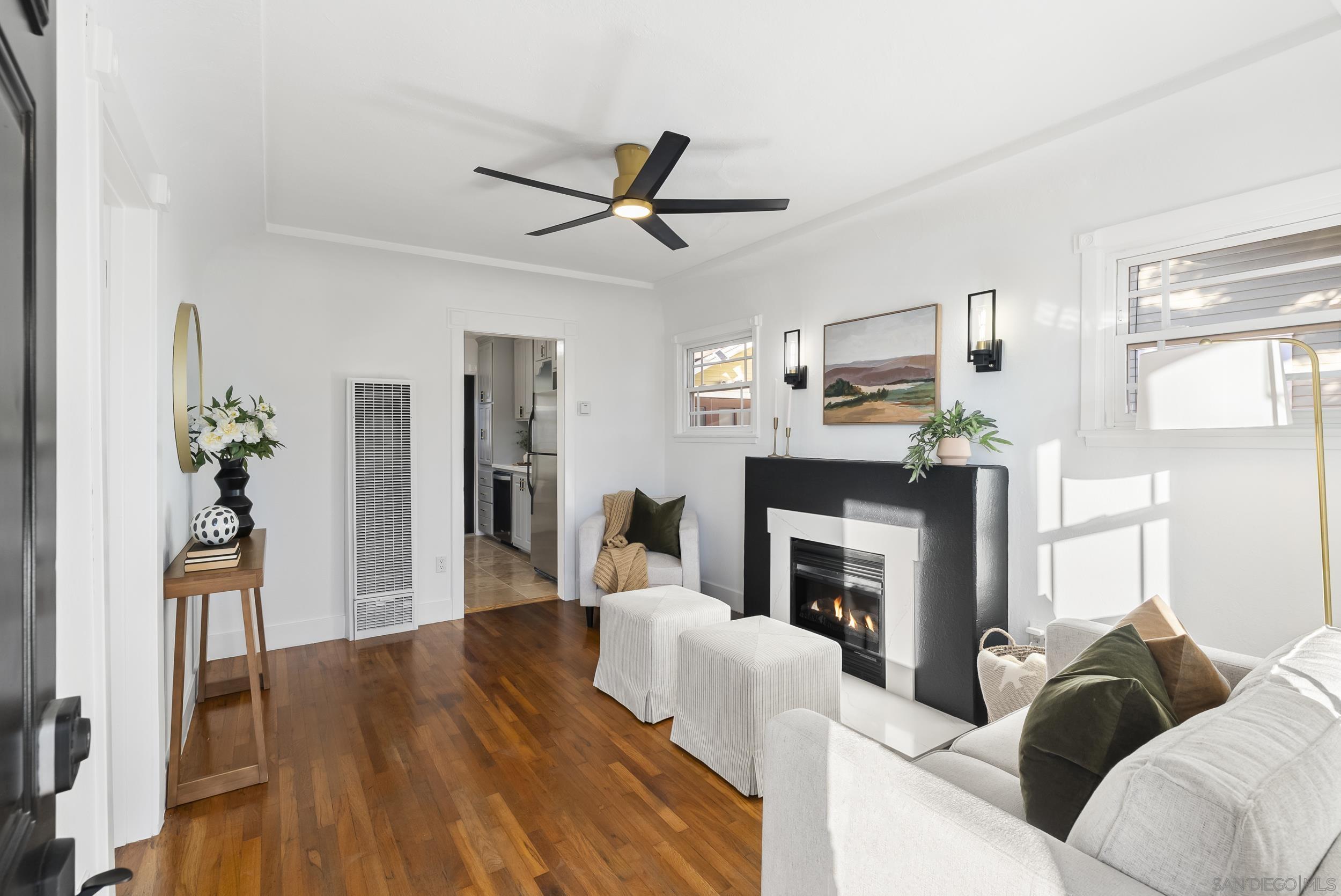 Detail Gallery Image 2 of 22 For 2730  Monroe Ave, San Diego,  CA 92116 - 2 Beds | 1 Baths