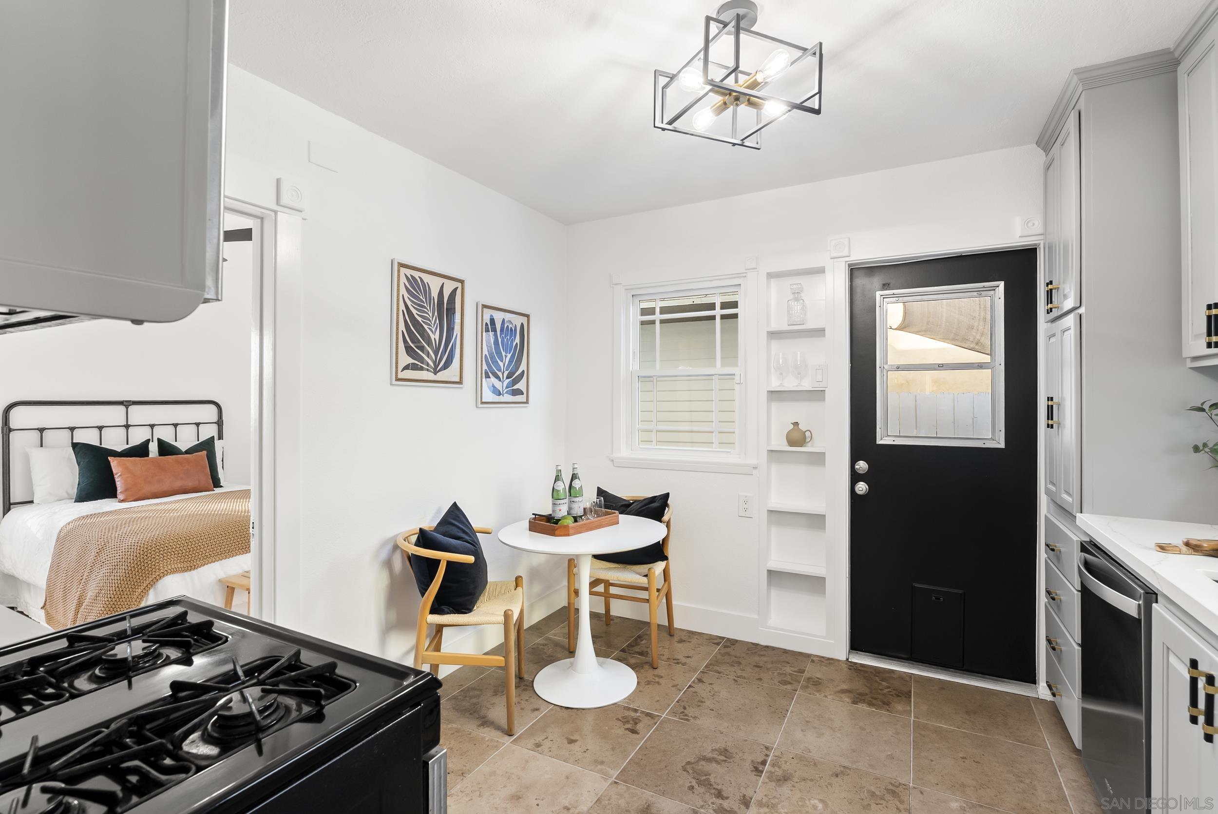 Detail Gallery Image 7 of 22 For 2730  Monroe Ave, San Diego,  CA 92116 - 2 Beds | 1 Baths