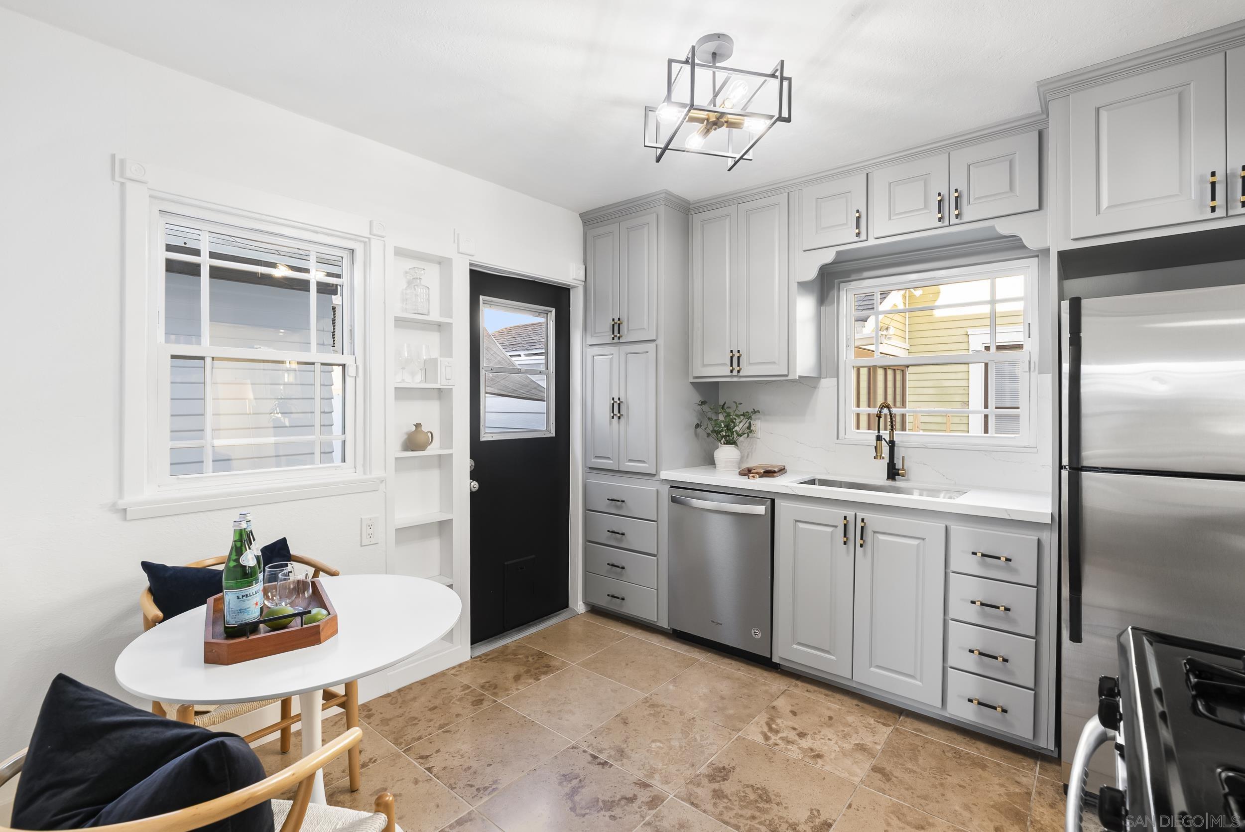 Detail Gallery Image 8 of 22 For 2730  Monroe Ave, San Diego,  CA 92116 - 2 Beds | 1 Baths