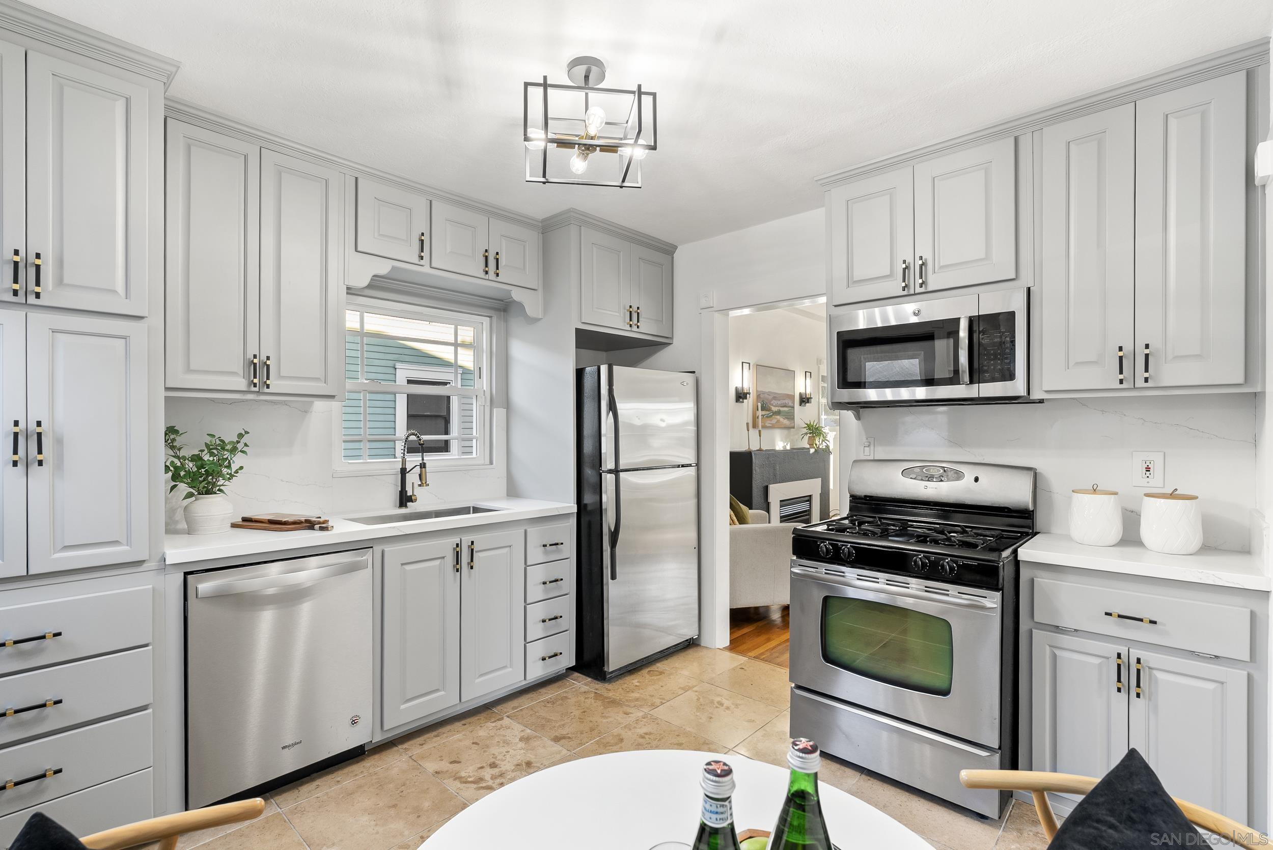 Detail Gallery Image 10 of 22 For 2730  Monroe Ave, San Diego,  CA 92116 - 2 Beds | 1 Baths