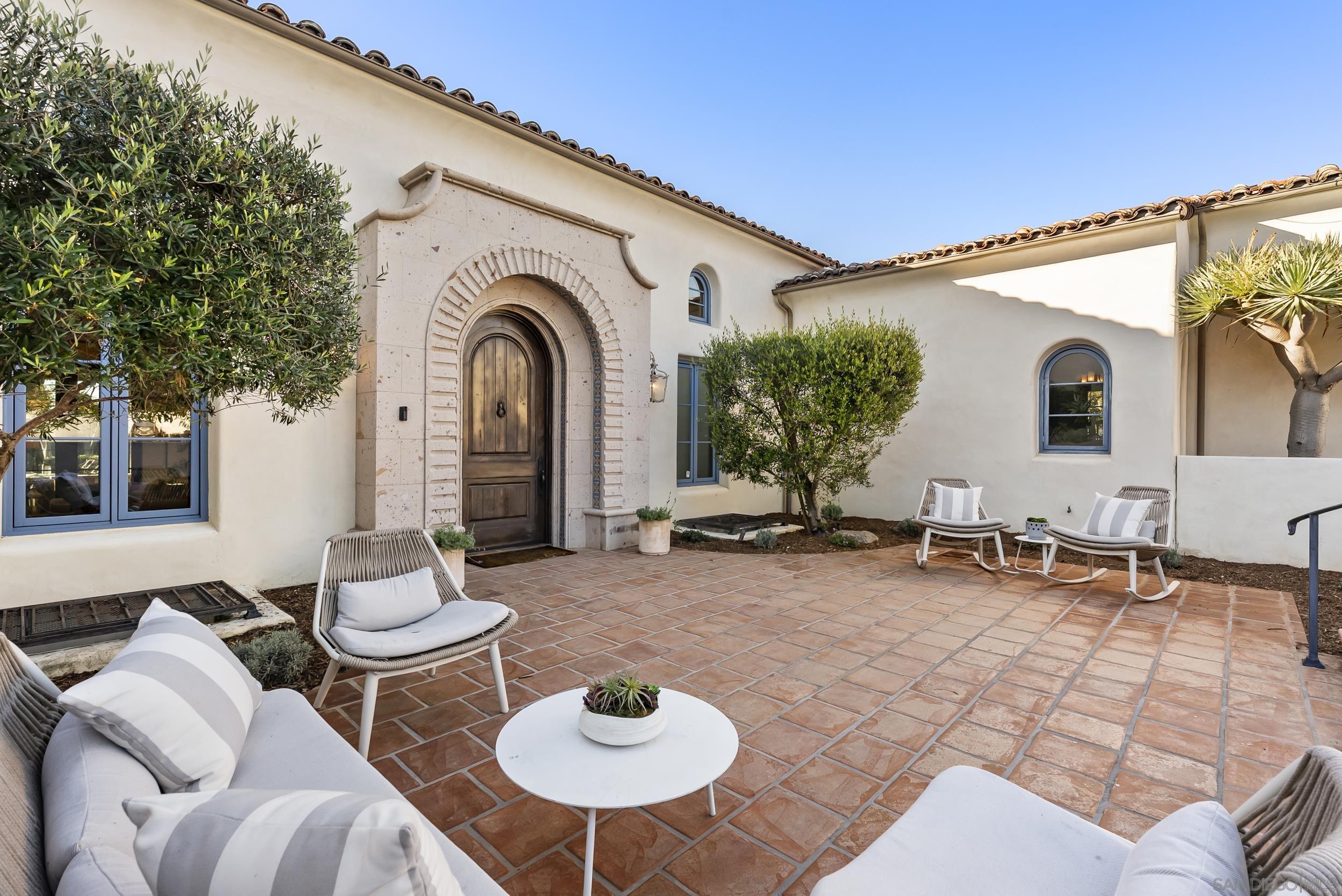 Detail Gallery Image 2 of 34 For 16636  El Zorro Vista, Rancho Santa Fe,  CA 92067 - 5 Beds | 5/4 Baths