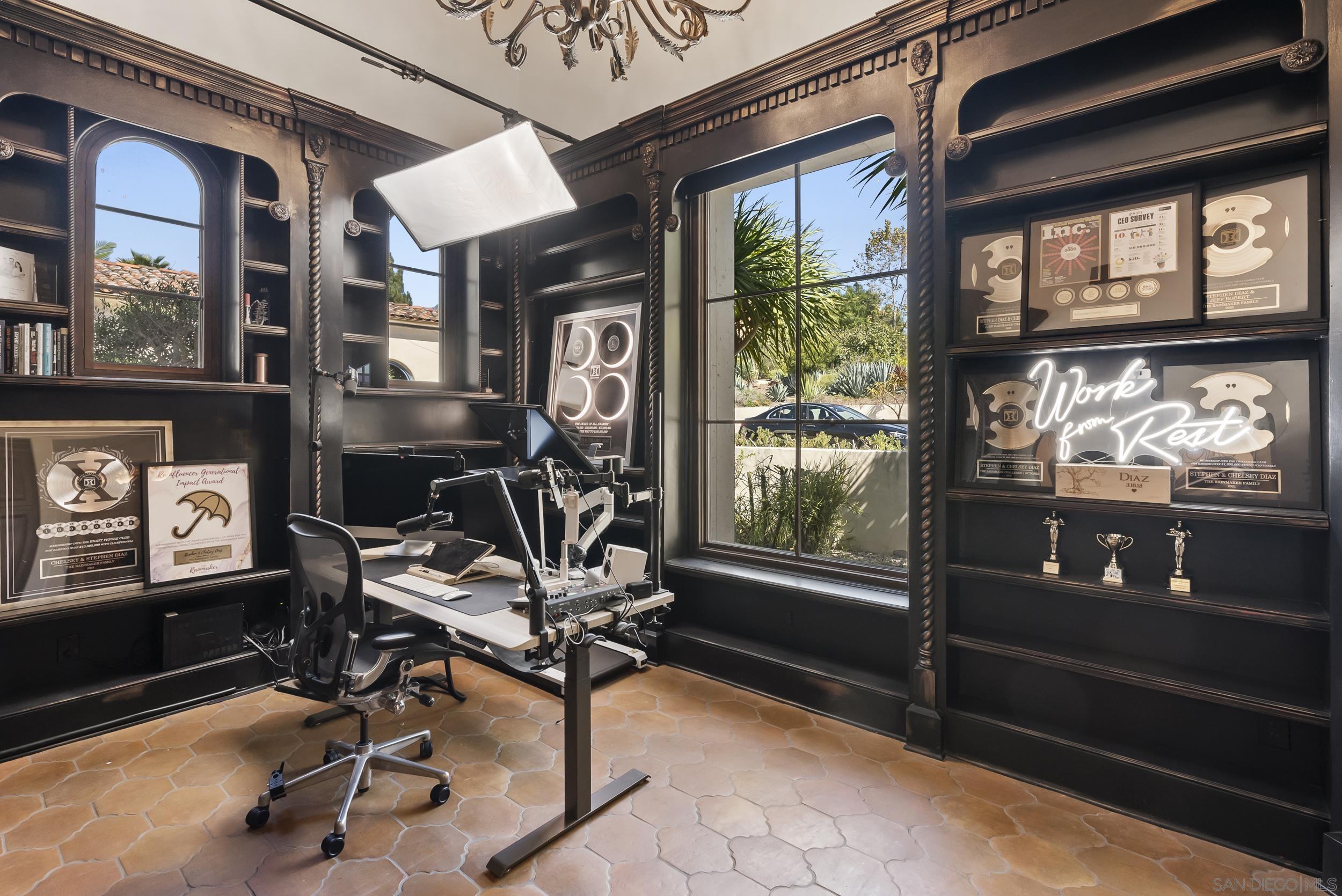 Detail Gallery Image 12 of 34 For 16636  El Zorro Vista, Rancho Santa Fe,  CA 92067 - 5 Beds | 5/4 Baths