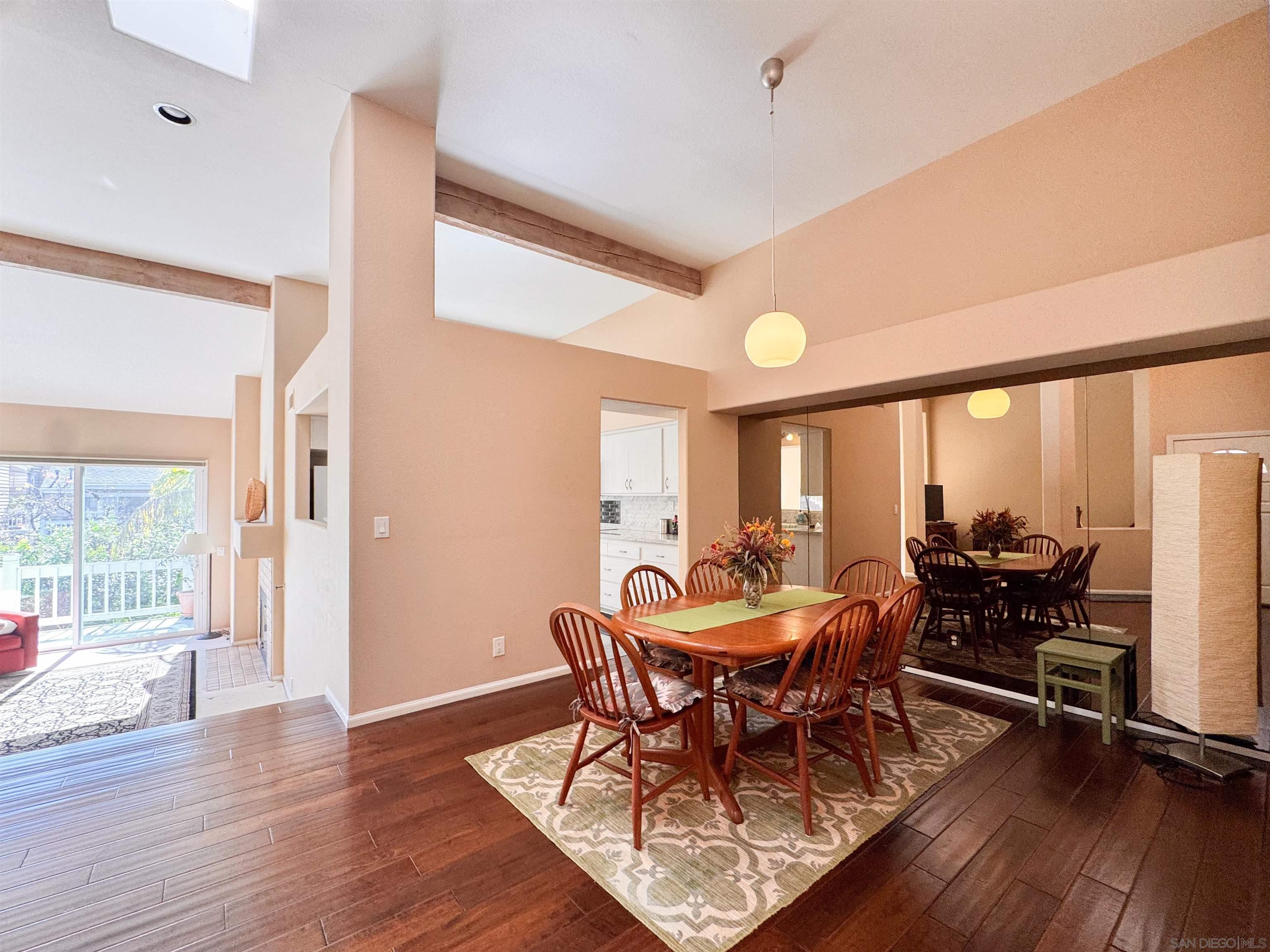 Detail Gallery Image 5 of 14 For 8585  via Mallorca  #4,  La Jolla,  CA 92037 - 3 Beds | 2 Baths