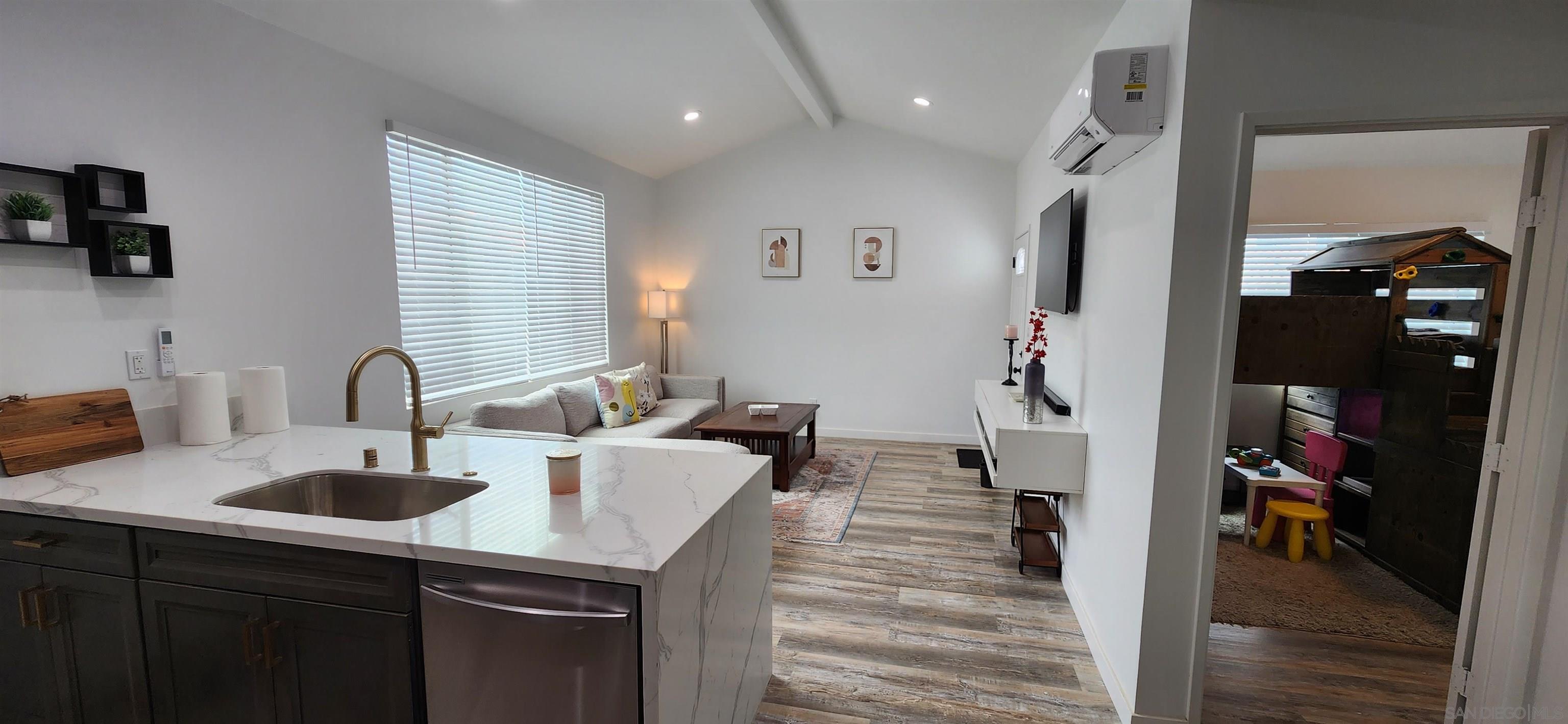 Detail Gallery Image 11 of 17 For 2144  L Ave, National City,  CA 91950 - 2 Beds | 1 Baths