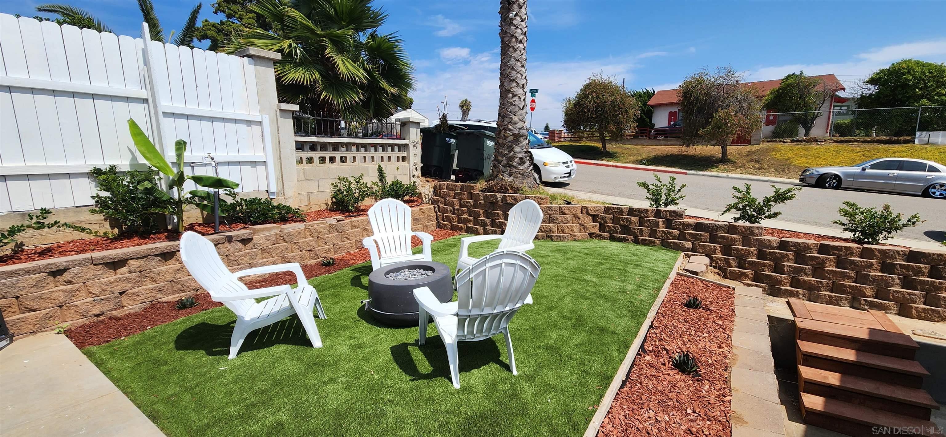 Detail Gallery Image 3 of 17 For 2144  L Ave, National City,  CA 91950 - 2 Beds | 1 Baths