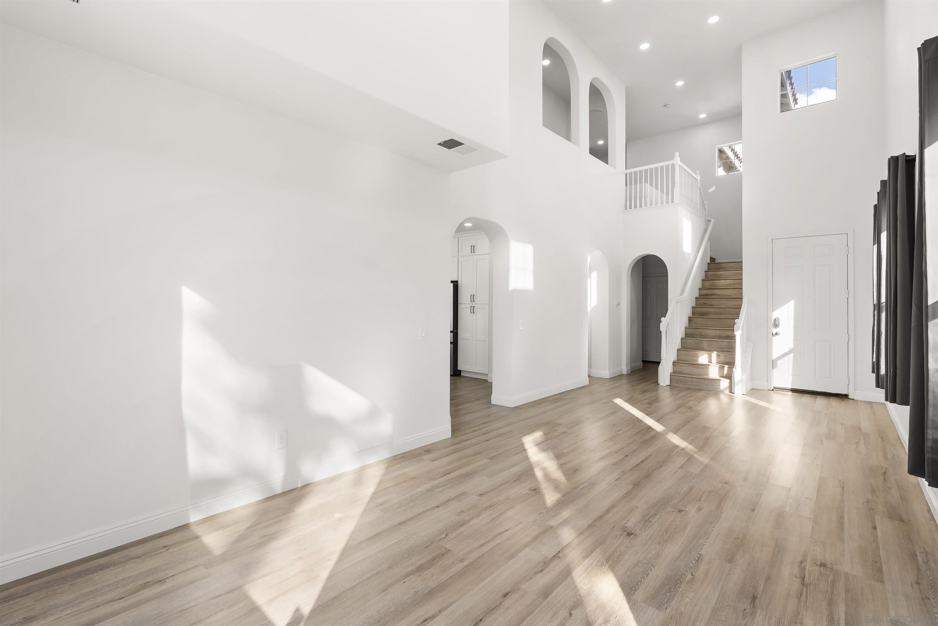 Detail Gallery Image 3 of 31 For 1048  Sunset Crossing Point, San Diego,  CA 92154 - 5 Beds | 3 Baths