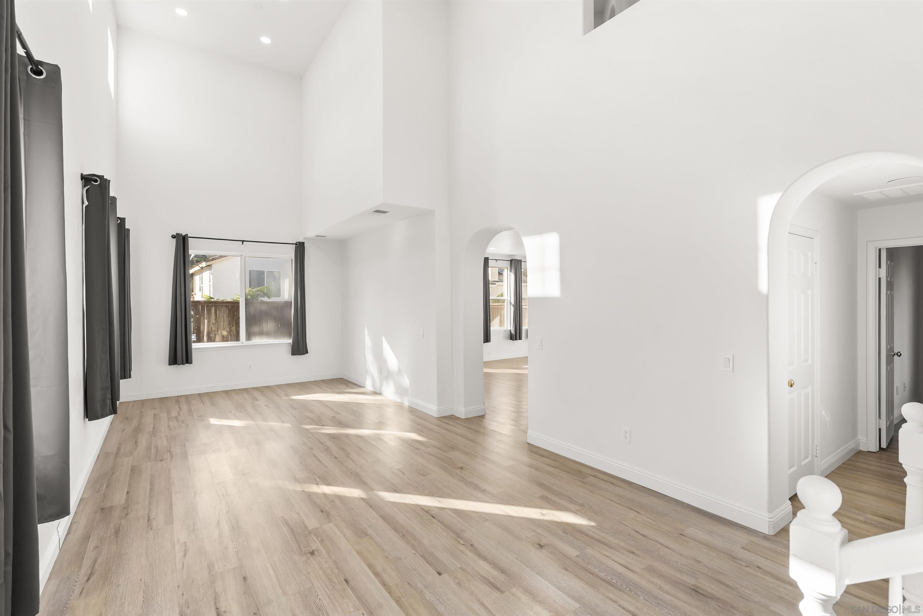 Detail Gallery Image 5 of 31 For 1048  Sunset Crossing Point, San Diego,  CA 92154 - 5 Beds | 3 Baths