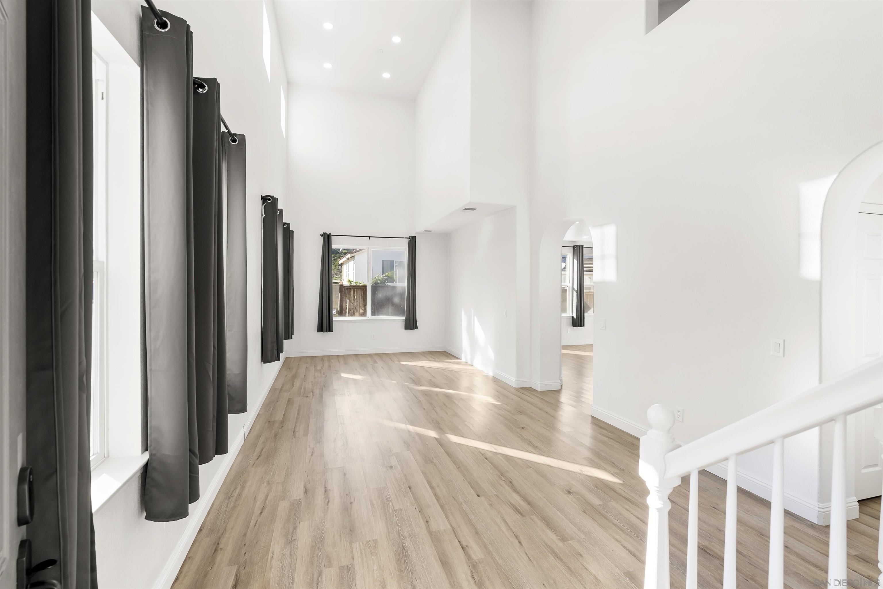 Detail Gallery Image 7 of 31 For 1048  Sunset Crossing Point, San Diego,  CA 92154 - 5 Beds | 3 Baths